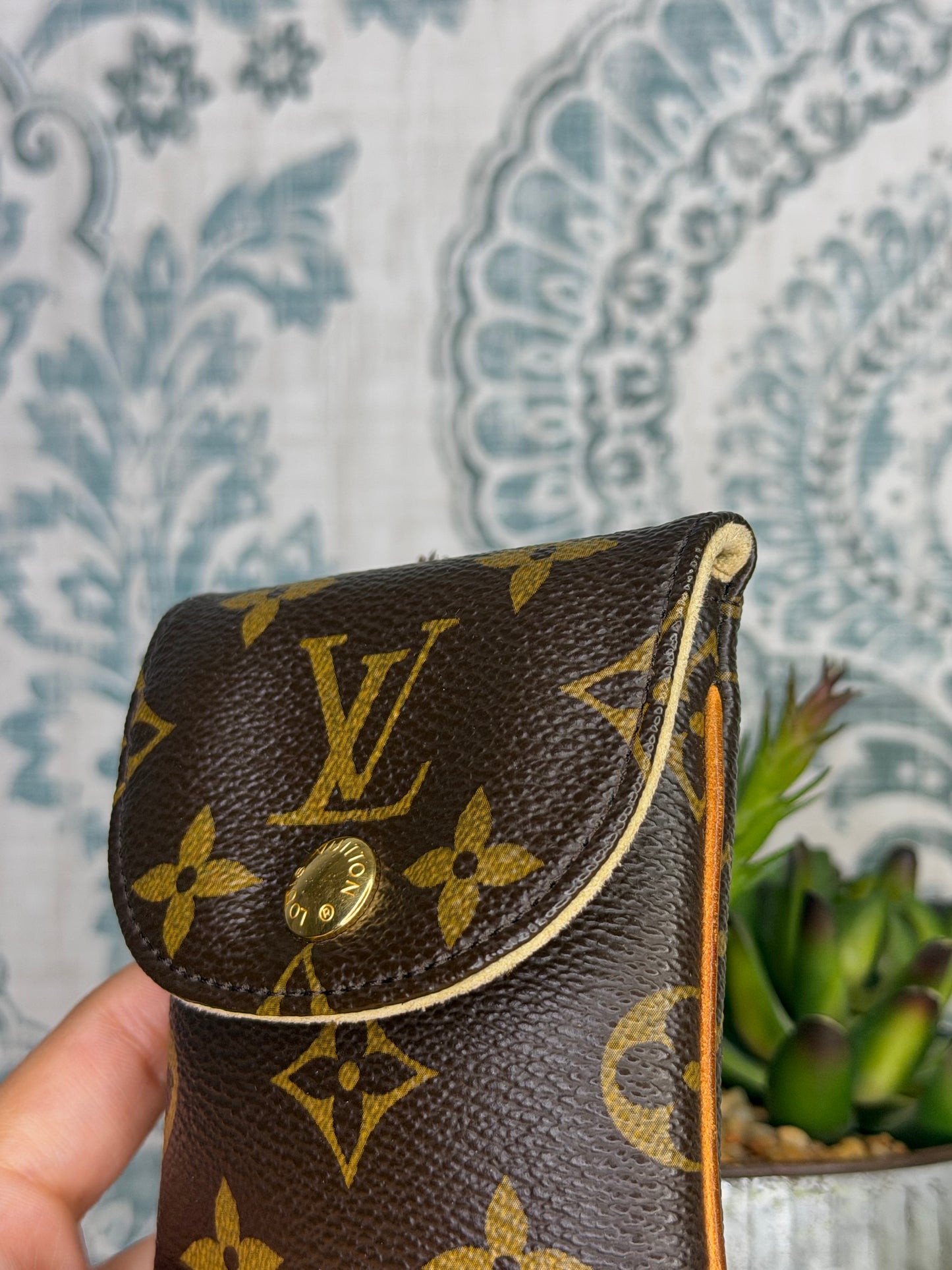 Louis Vuitton Etui Telephone MM
