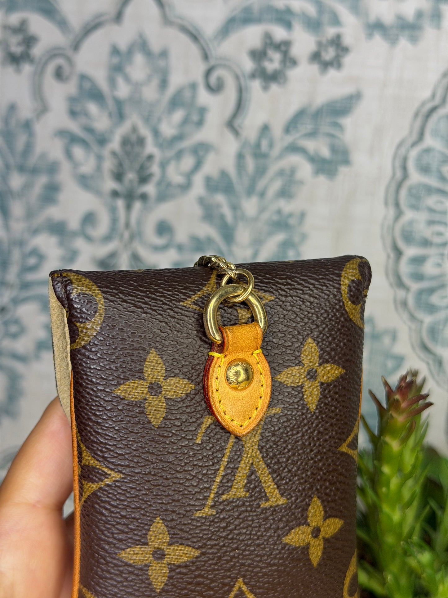 Louis Vuitton Etui Telephone MM