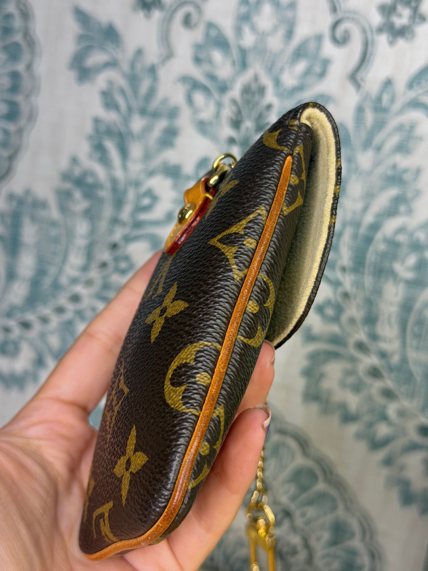 Louis Vuitton Etui Telephone MM