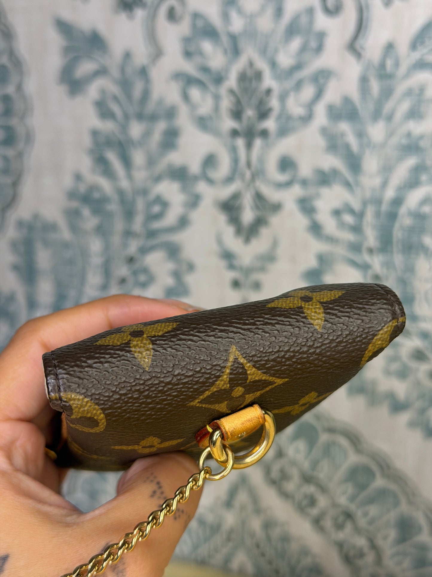 Louis Vuitton Etui Telephone MM