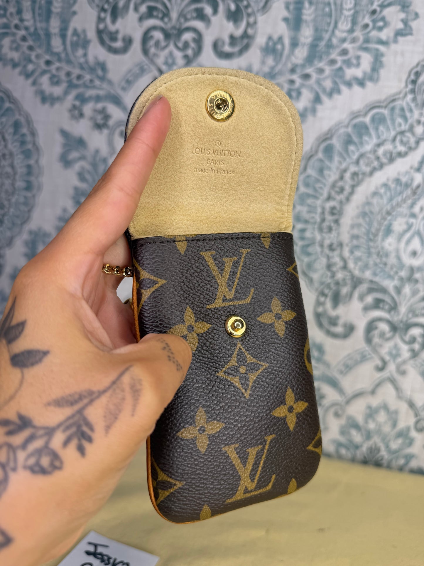 Louis Vuitton Etui Telephone MM