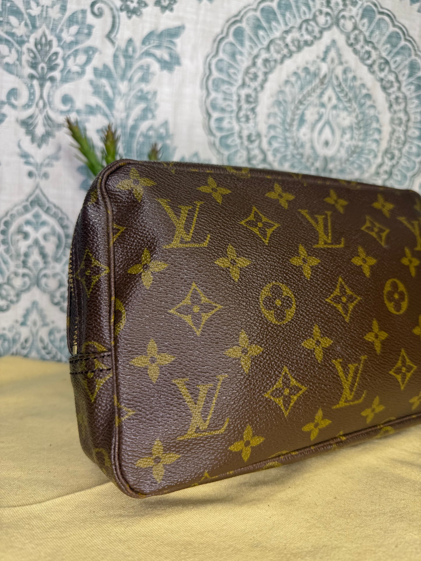 Louis Vuitton Trousse 23