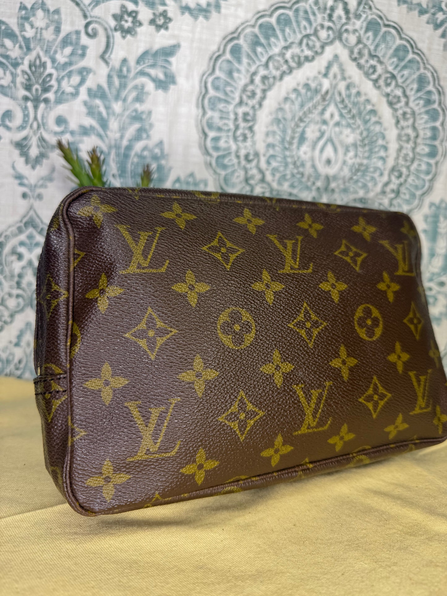 Louis Vuitton Trousse 23
