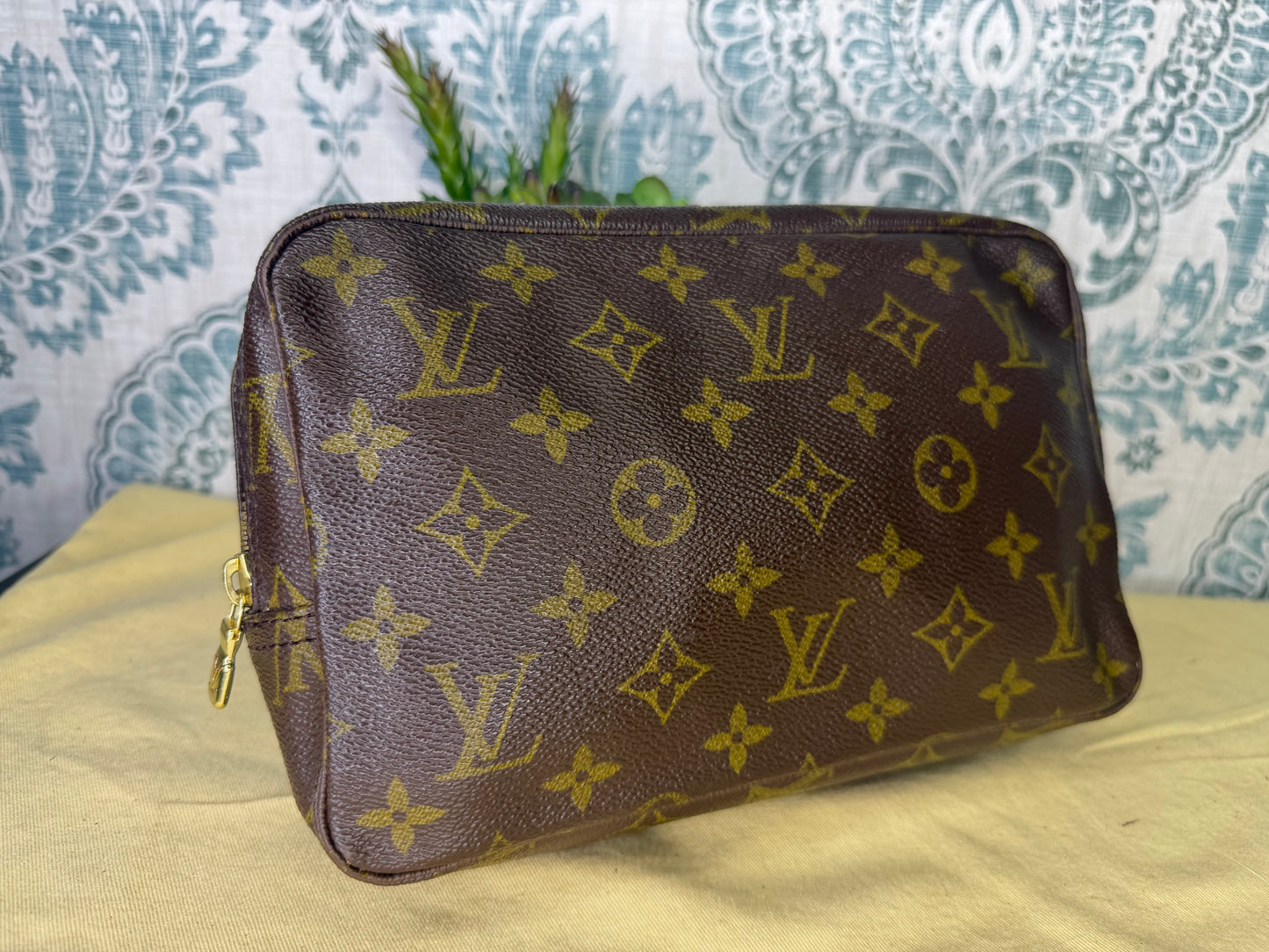 Louis Vuitton Trousse 23