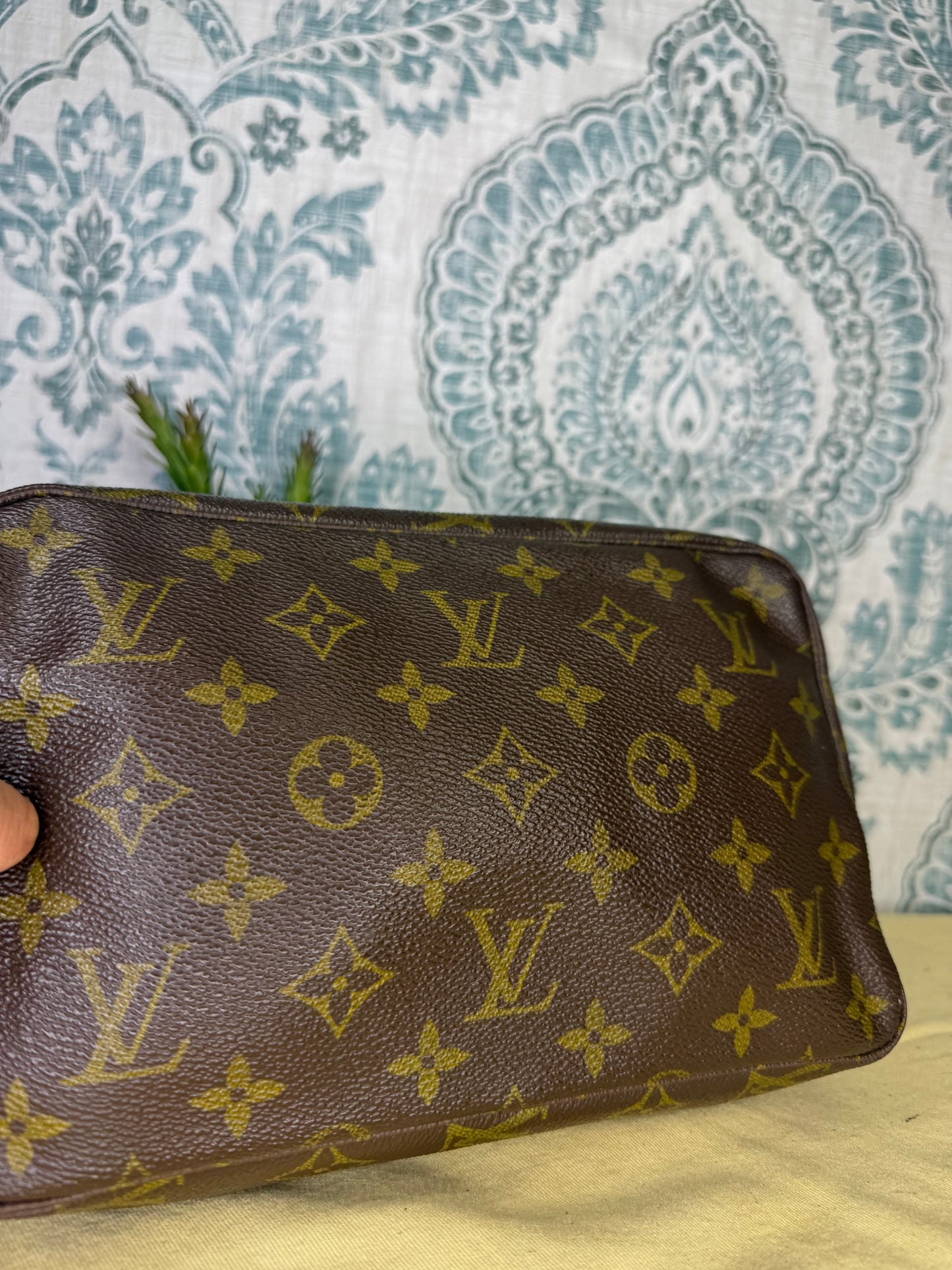 Louis Vuitton Trousse 23