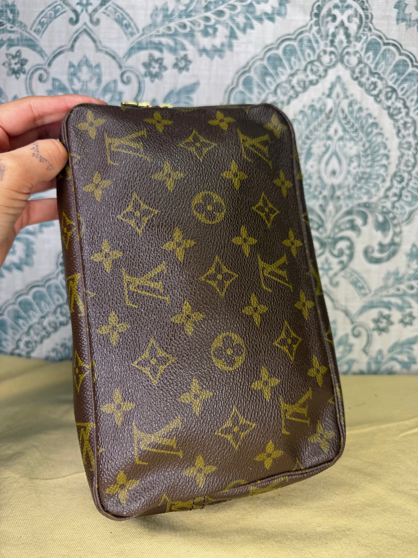 Louis Vuitton Trousse 23