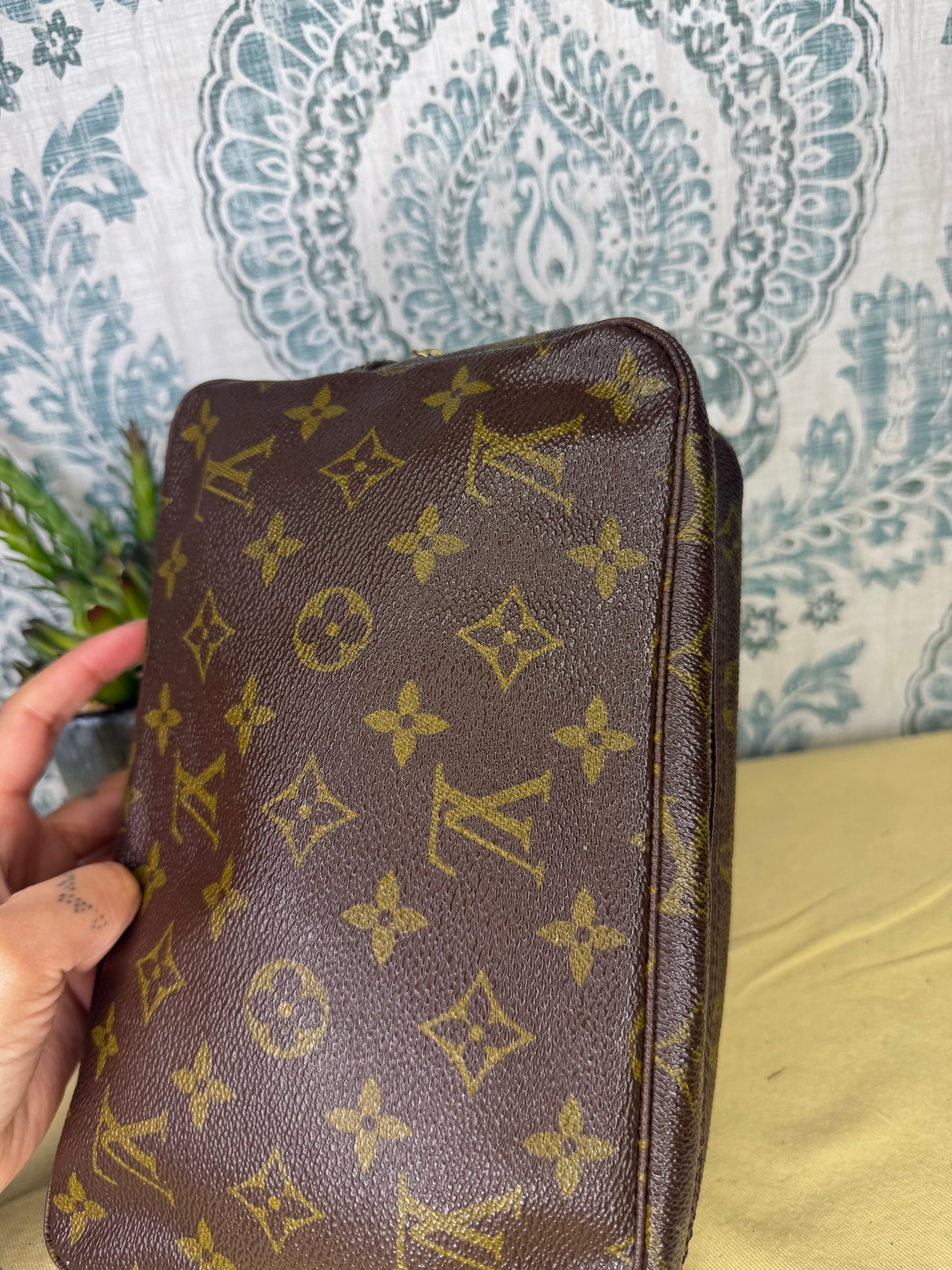 Louis Vuitton Trousse 23