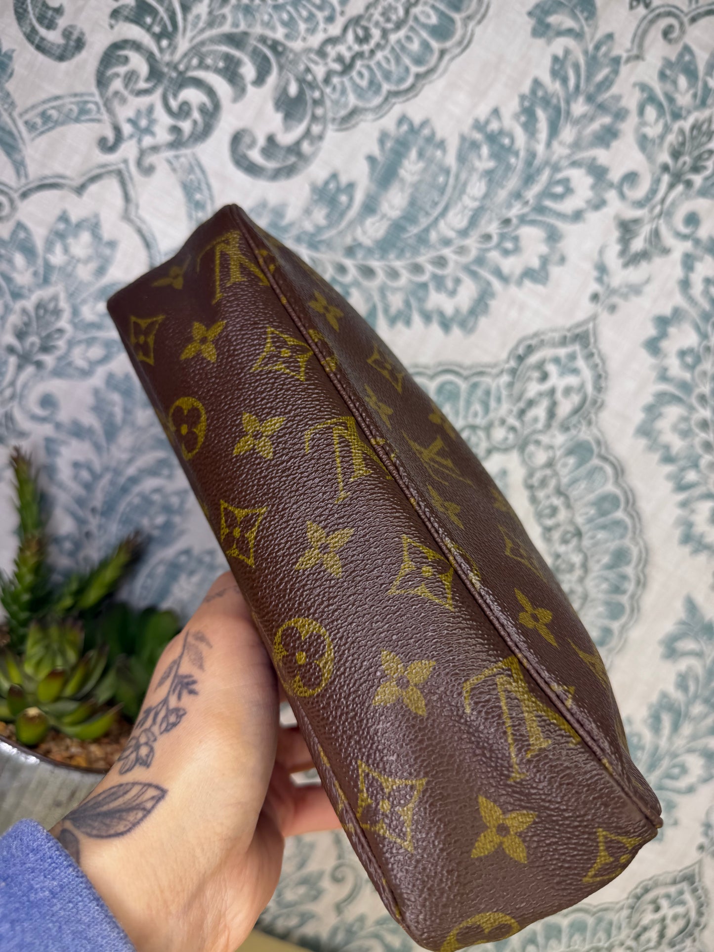 Louis Vuitton Trousse 23