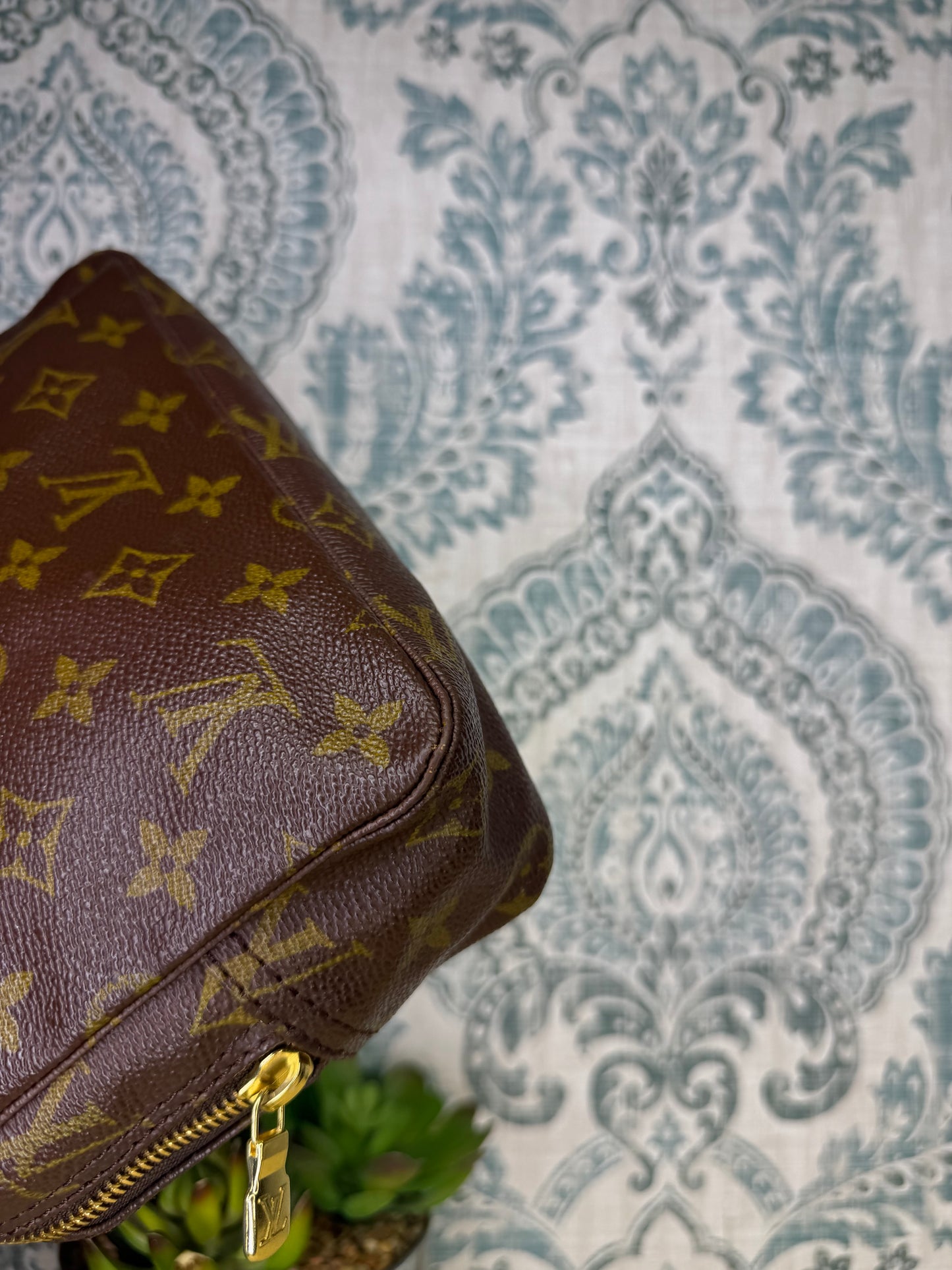 Louis Vuitton Trousse 23