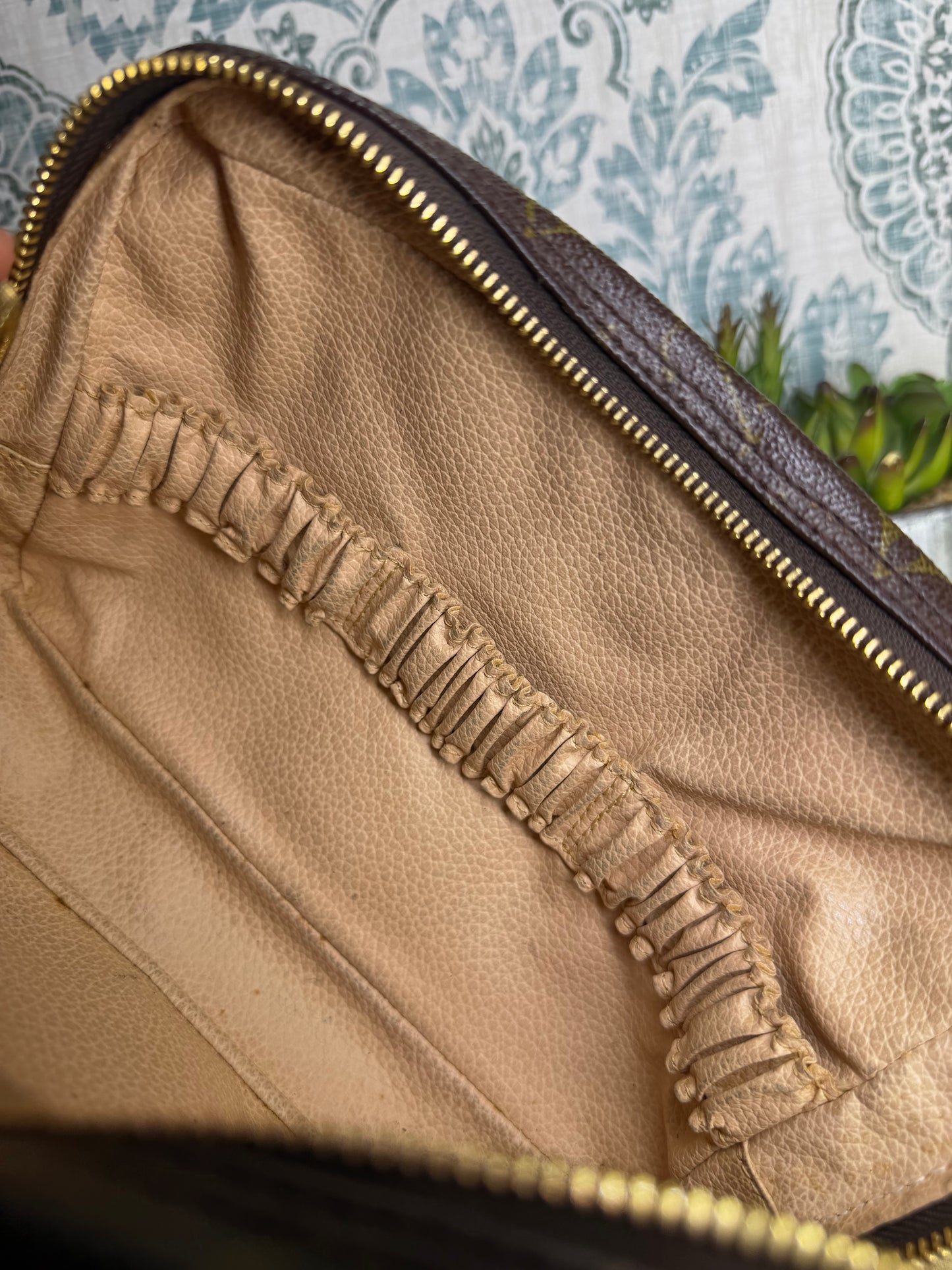 Louis Vuitton Trousse 23