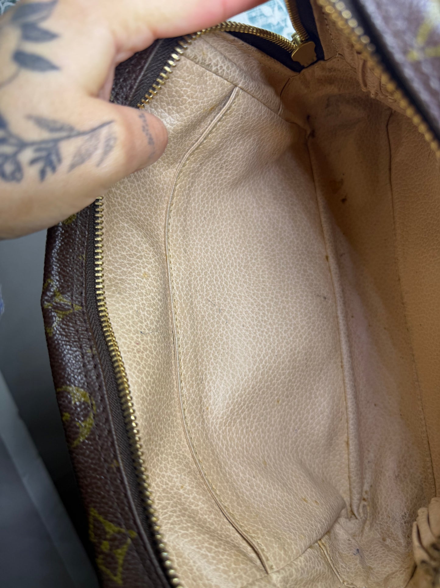Louis Vuitton Trousse 23