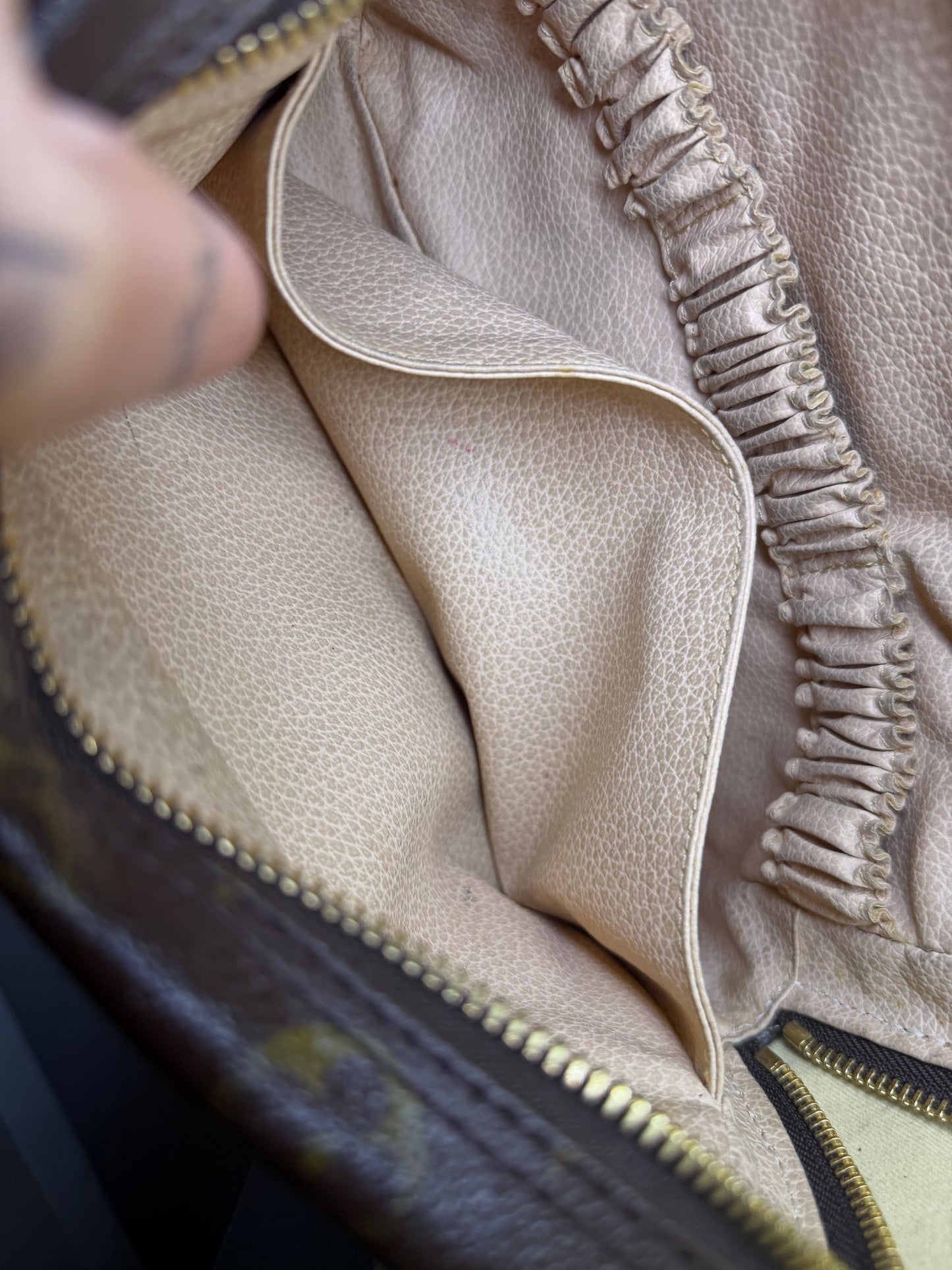 Louis Vuitton Trousse 23