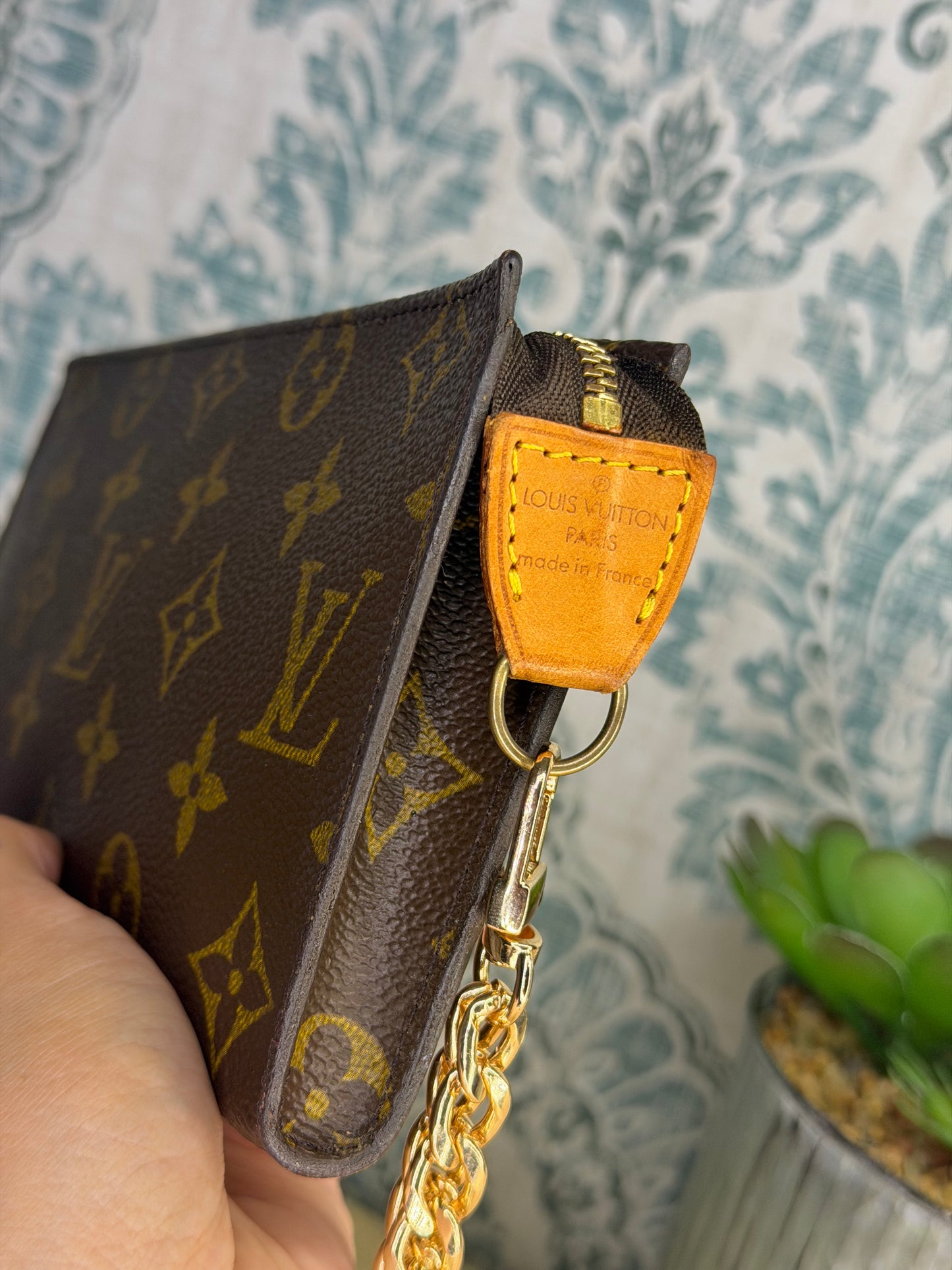 Louis Vuitton Monogram Bucket GM Pochette
