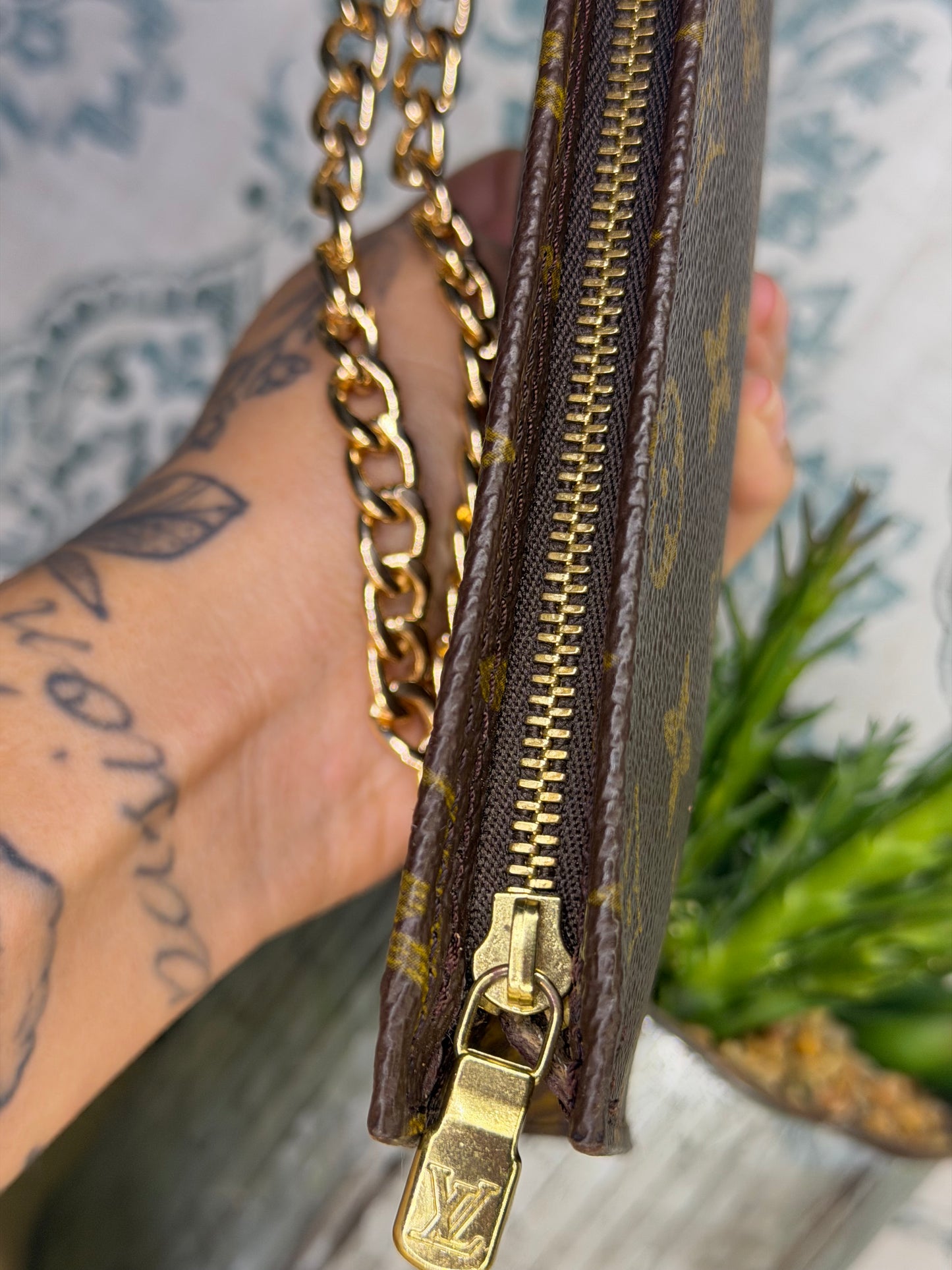 Louis Vuitton Monogram Bucket GM Pochette