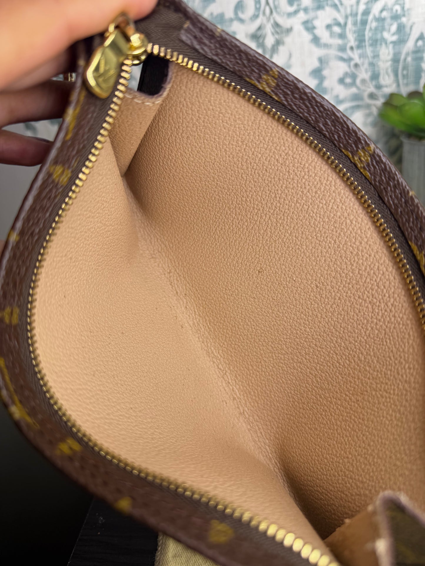 Louis Vuitton Monogram Bucket GM Pochette