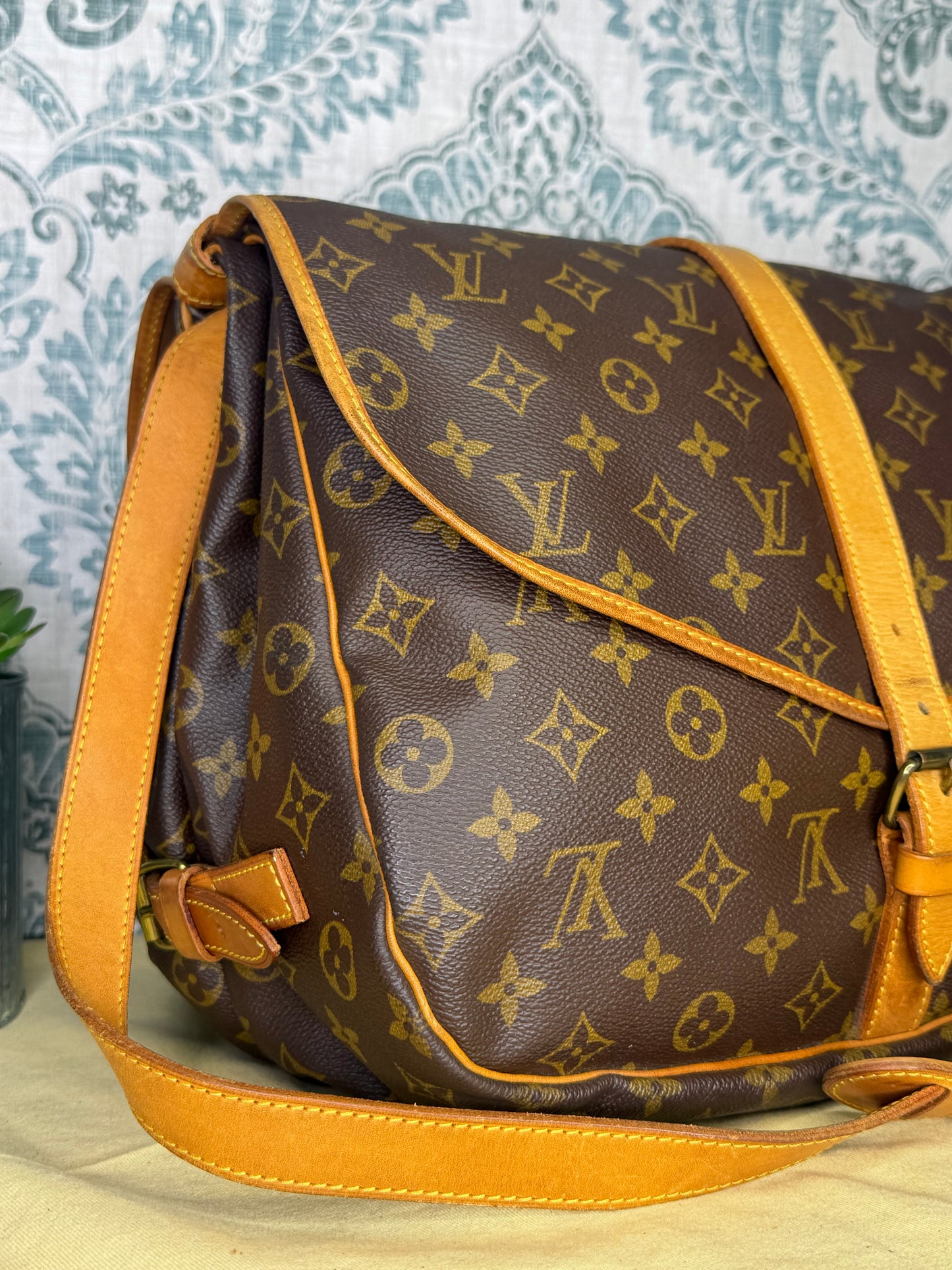 Louis Vuitton Saumur 35