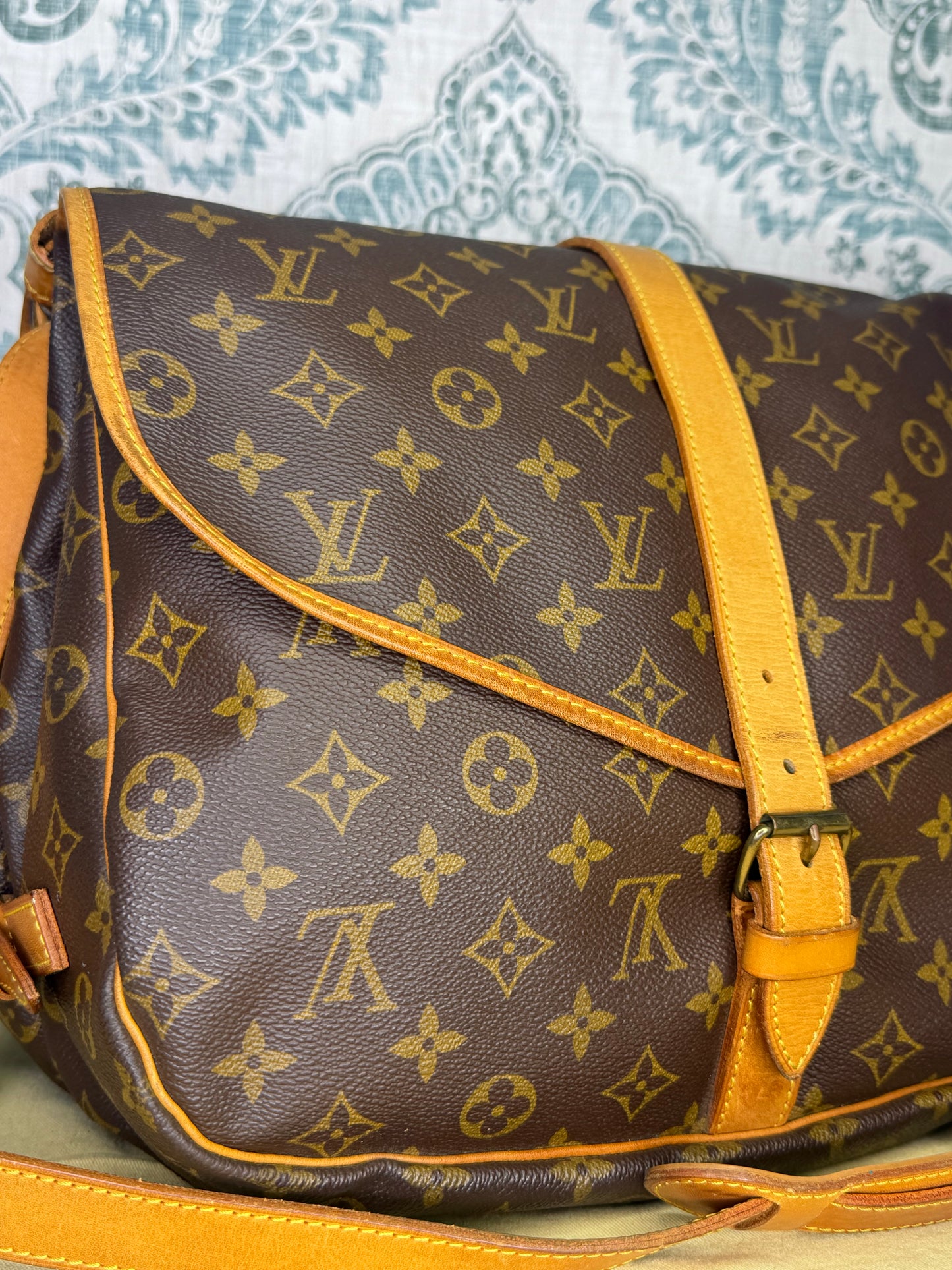 Louis Vuitton Saumur 35