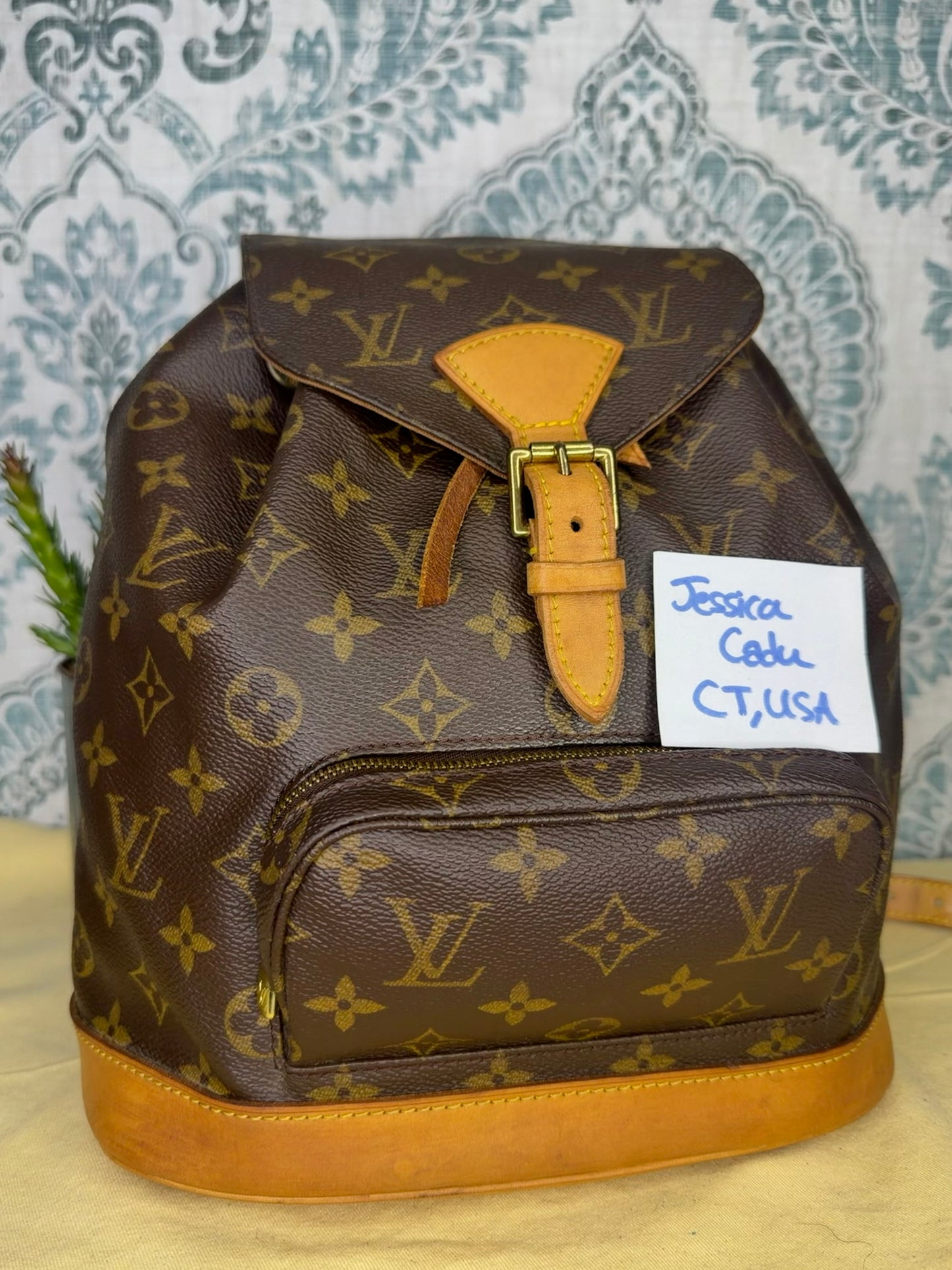 Louis Vuitton Montsouris MM