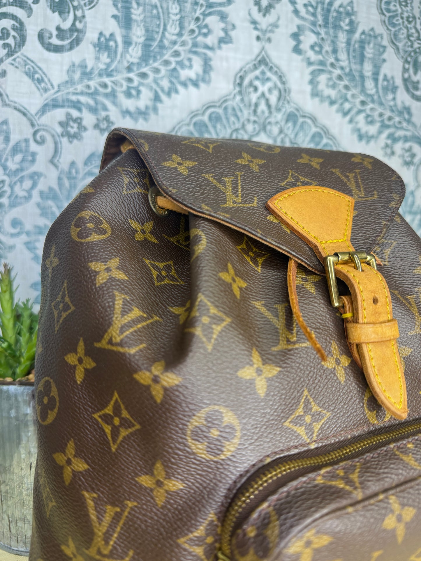 Louis Vuitton Montsouris MM