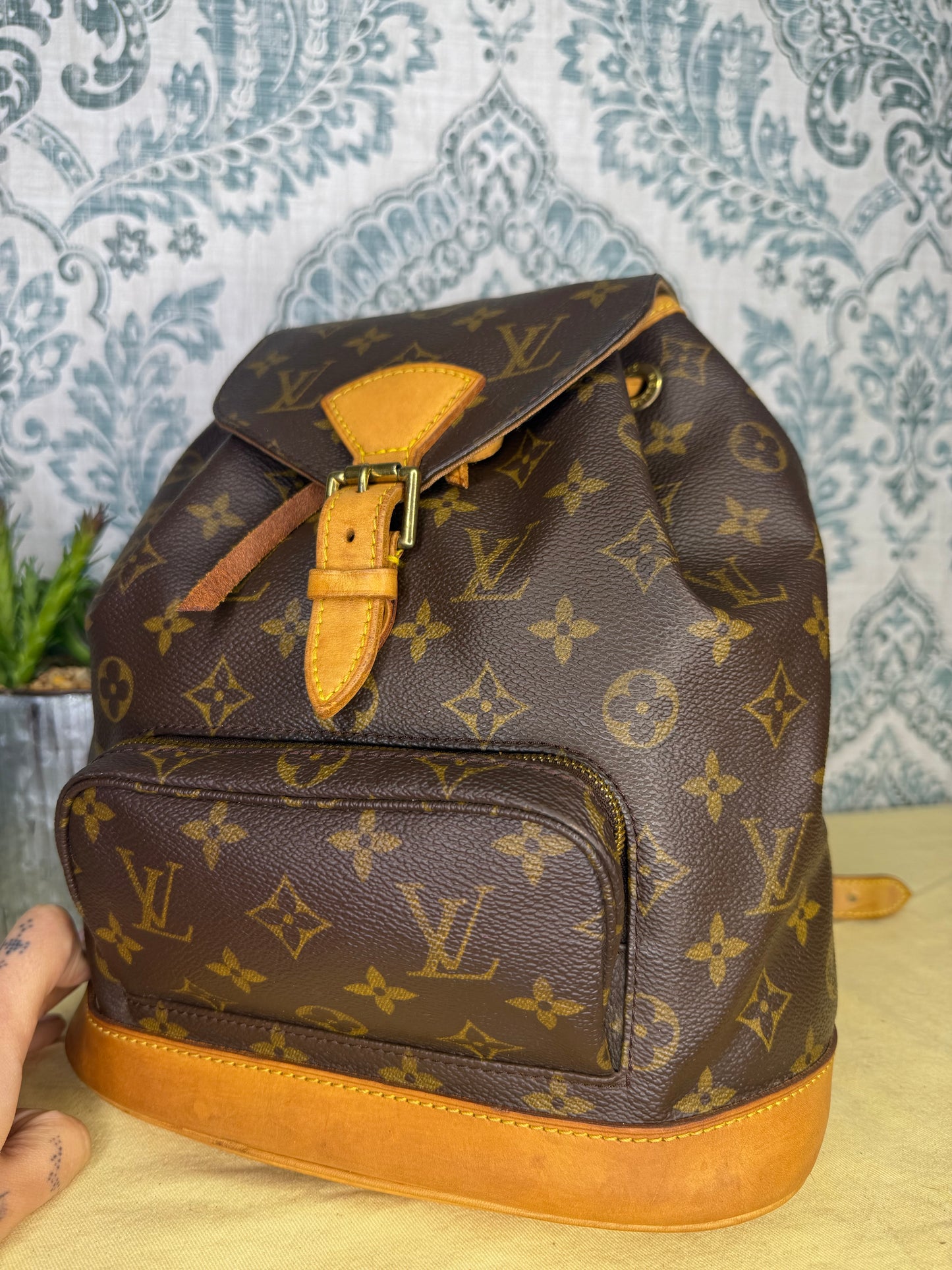 Louis Vuitton Montsouris MM