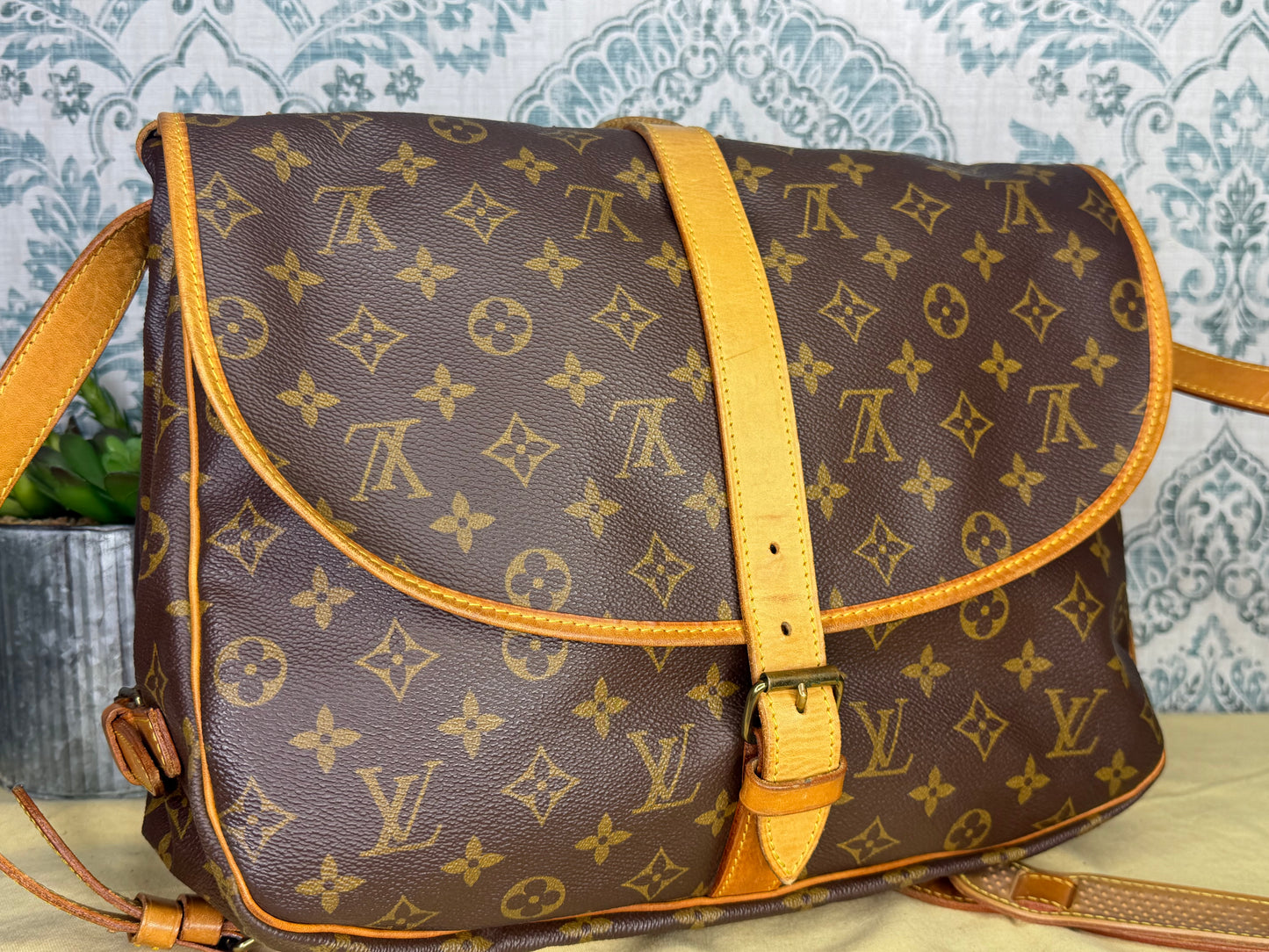 Louis Vuitton Saumur 35