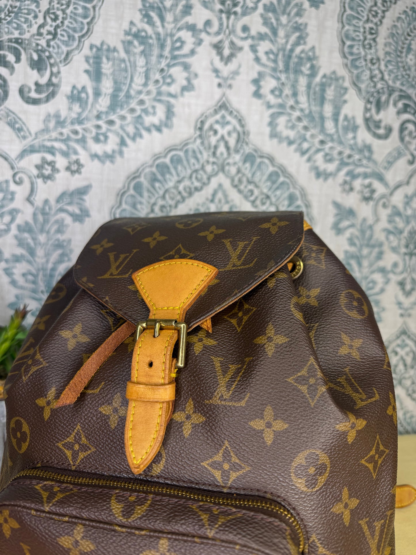 Louis Vuitton Montsouris MM