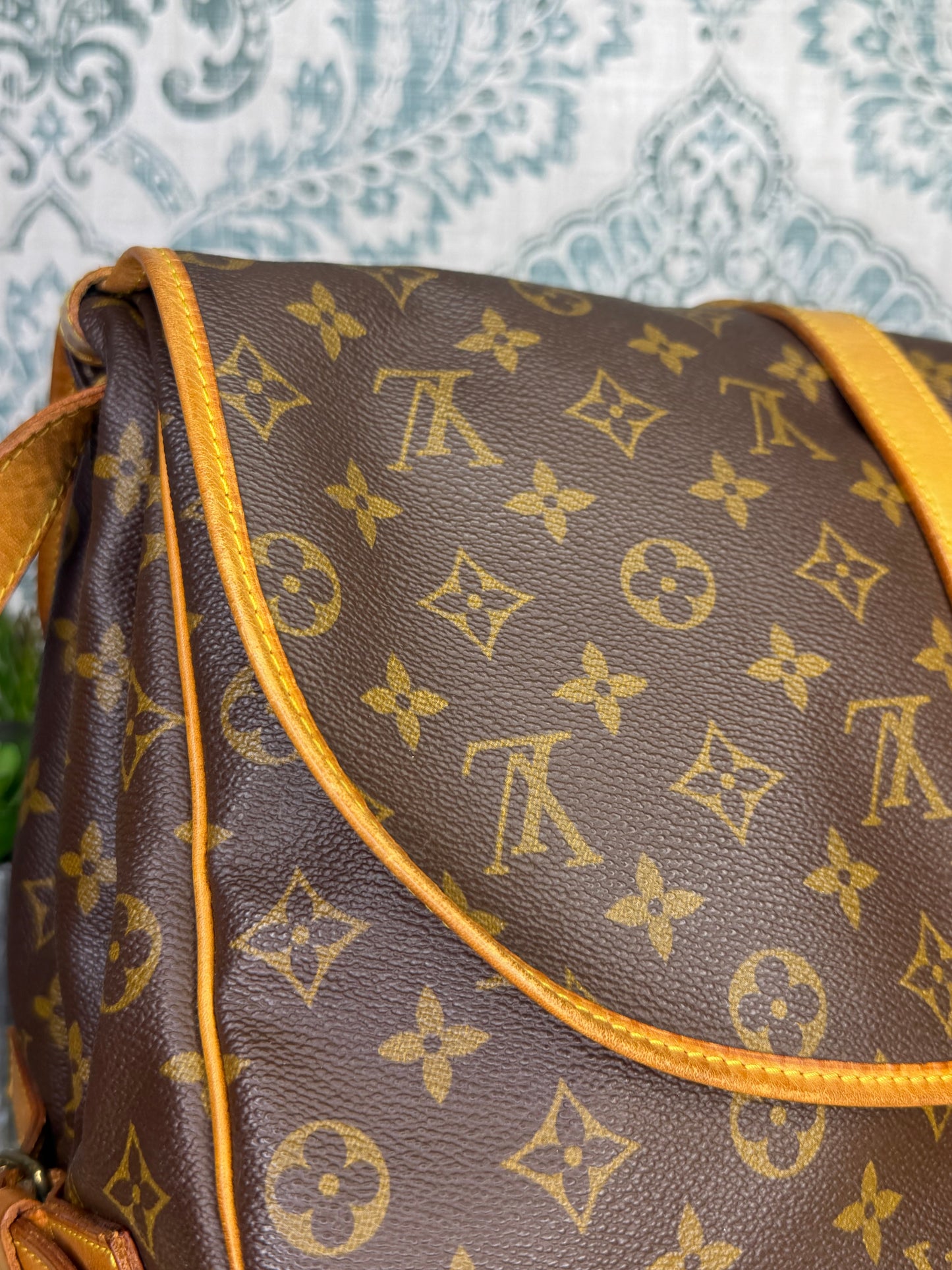 Louis Vuitton Saumur 35