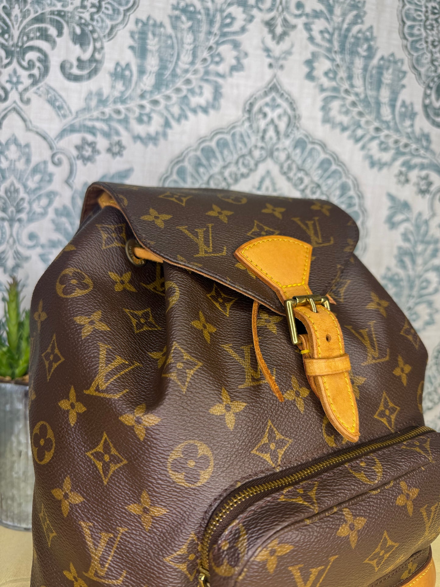 Louis Vuitton Montsouris MM