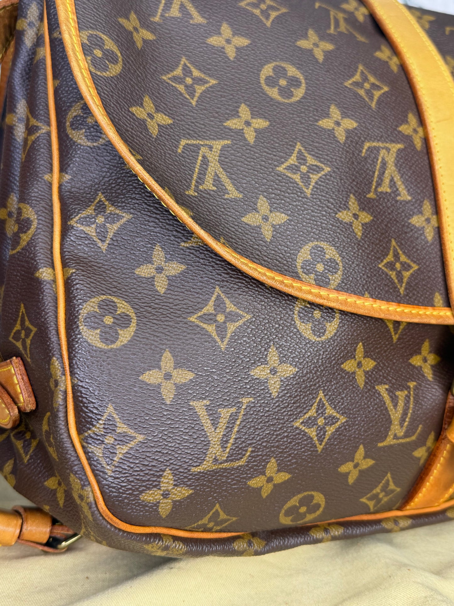 Louis Vuitton Saumur 35