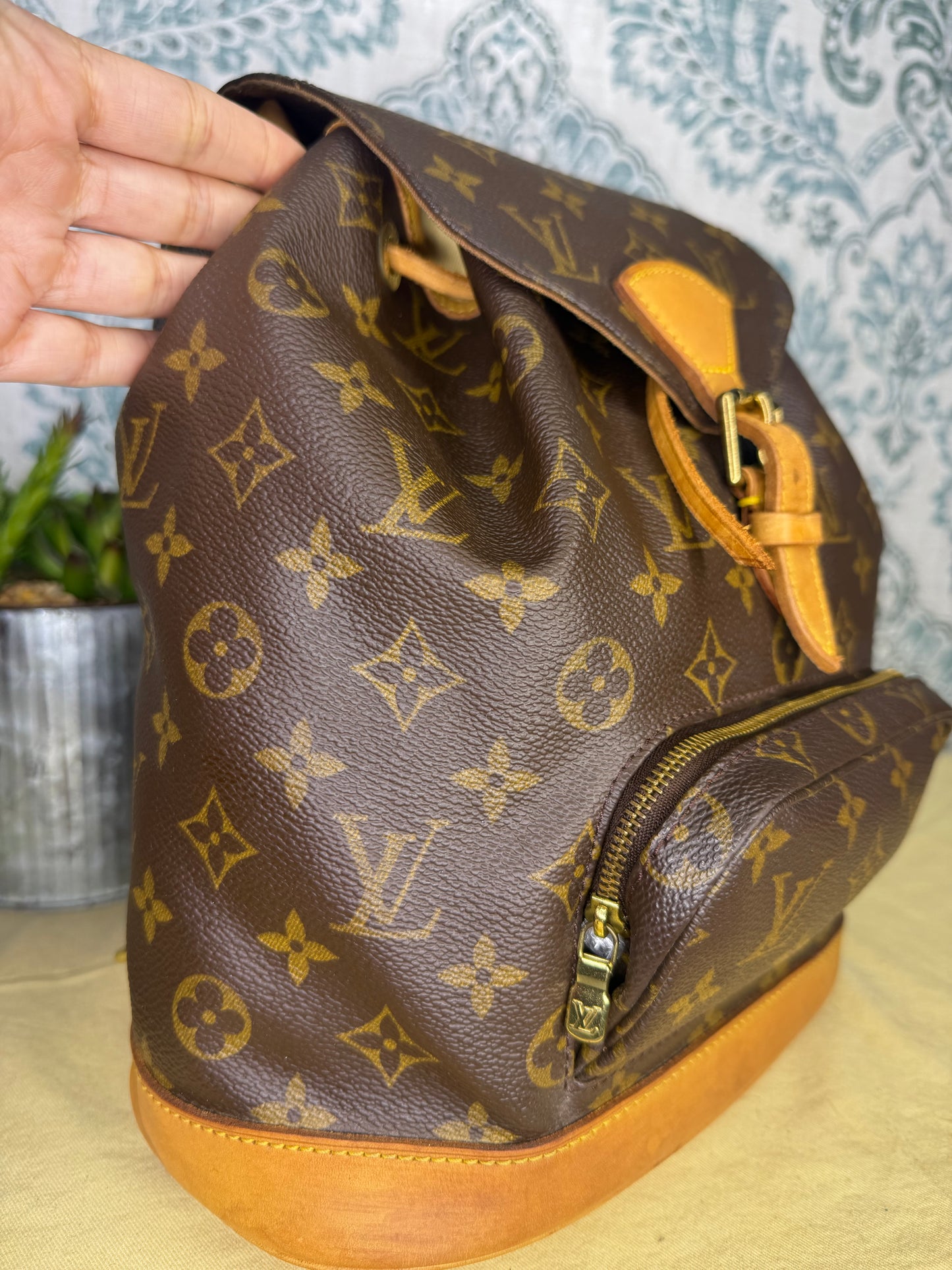 Louis Vuitton Montsouris MM
