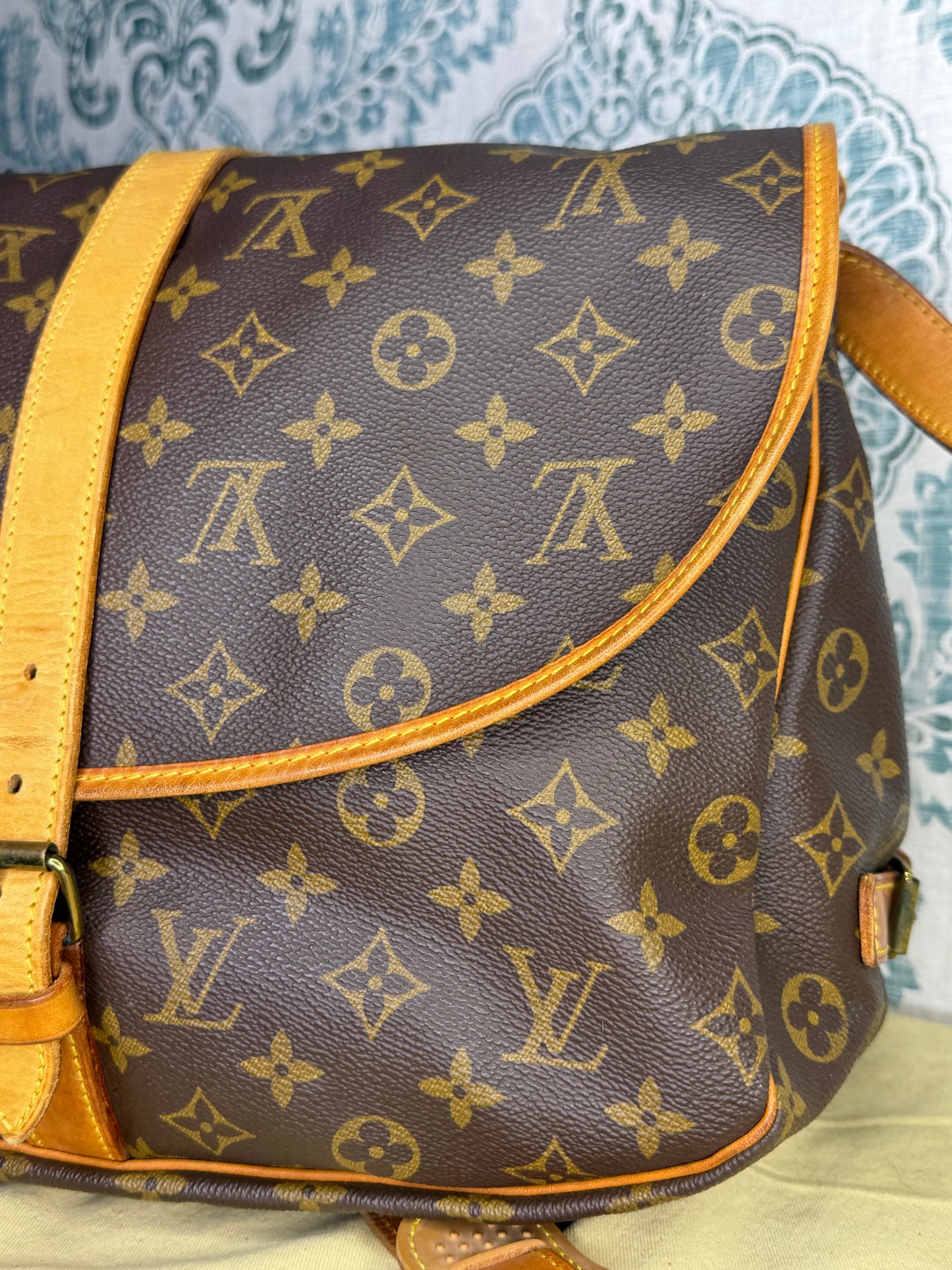 Louis Vuitton Saumur 35