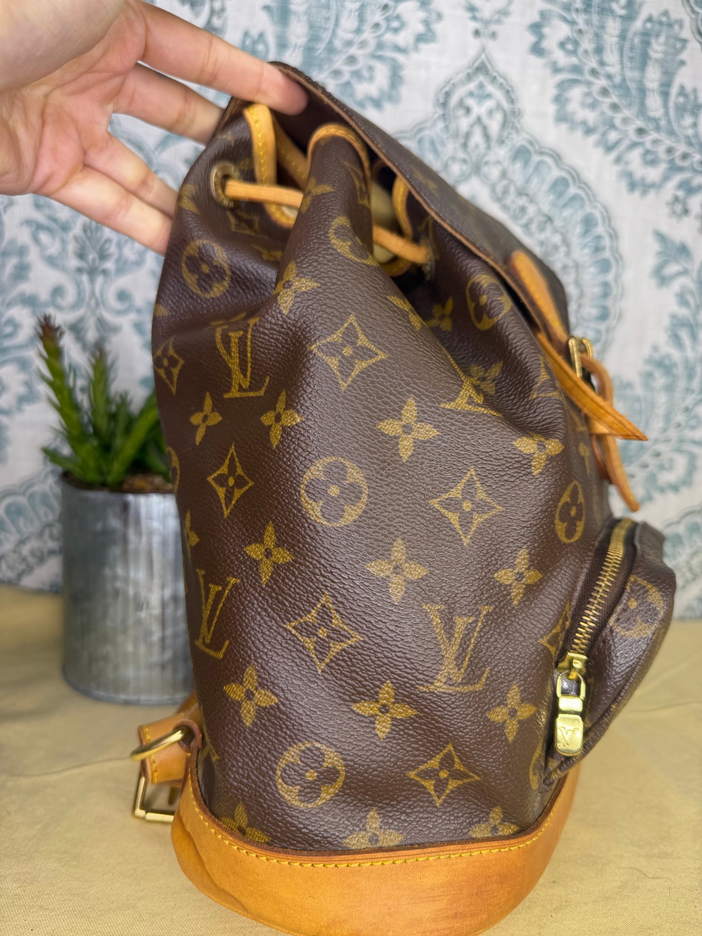 Louis Vuitton Montsouris MM