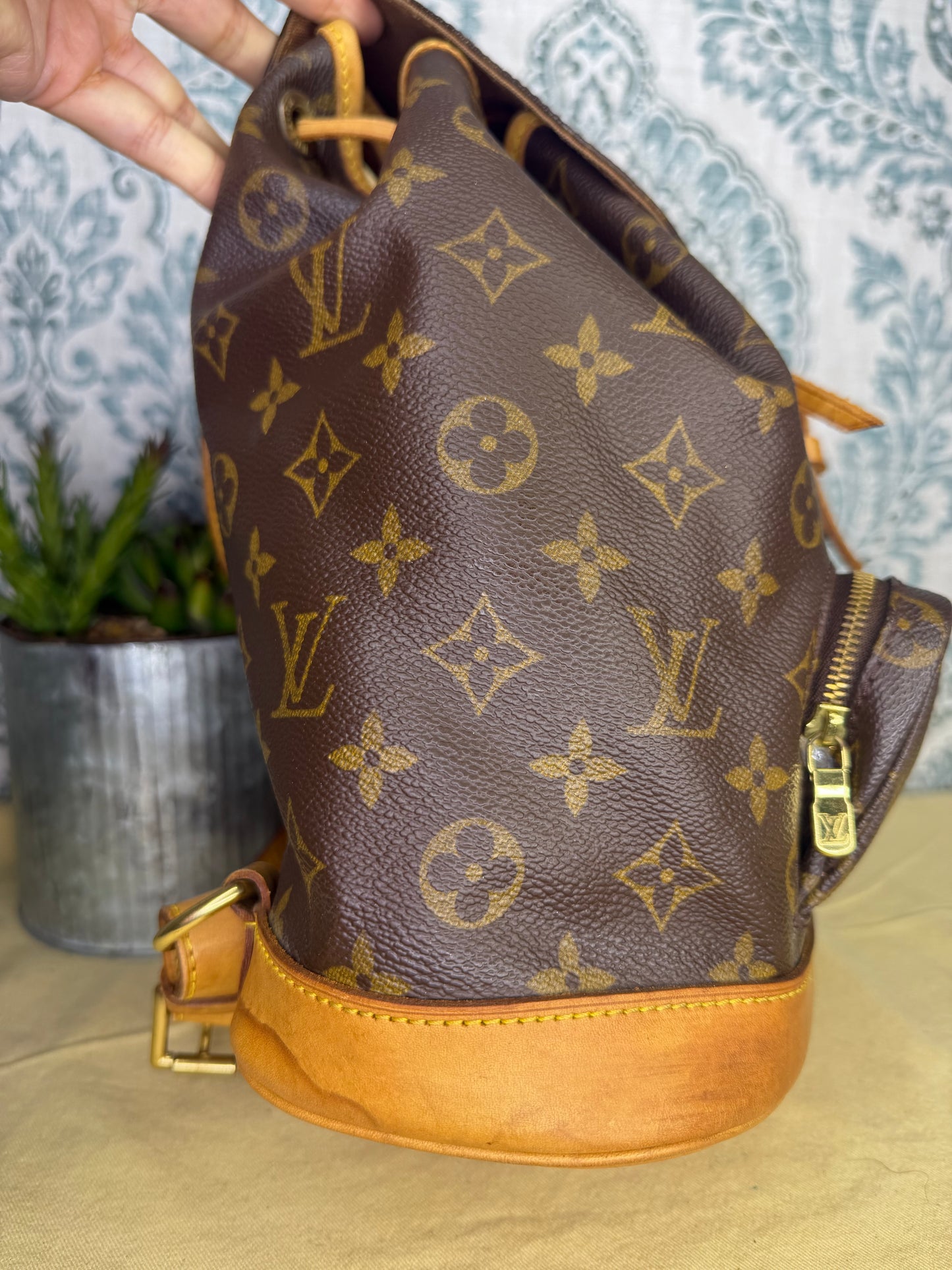 Louis Vuitton Montsouris MM