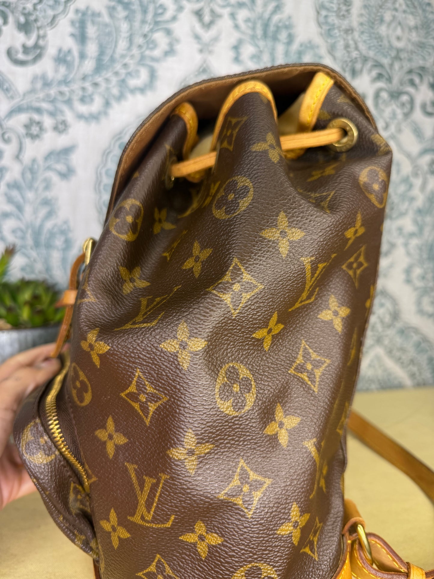 Louis Vuitton Montsouris MM