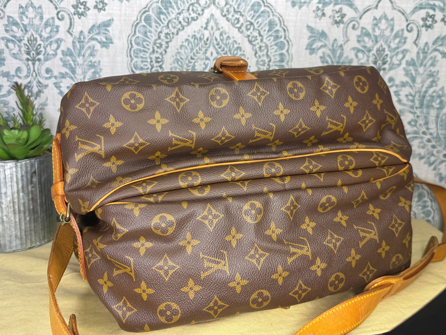 Louis Vuitton Saumur 35