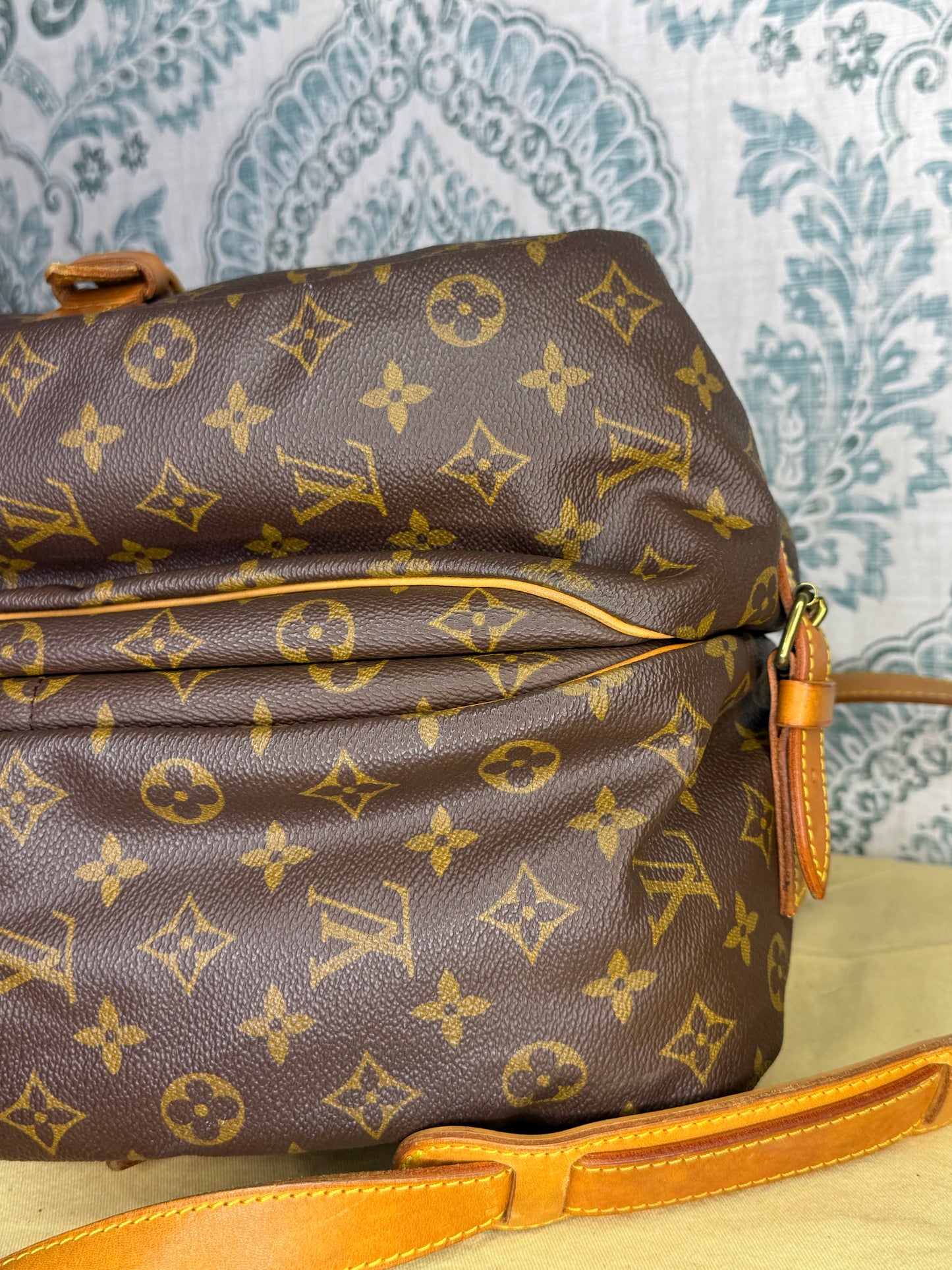 Louis Vuitton Saumur 35