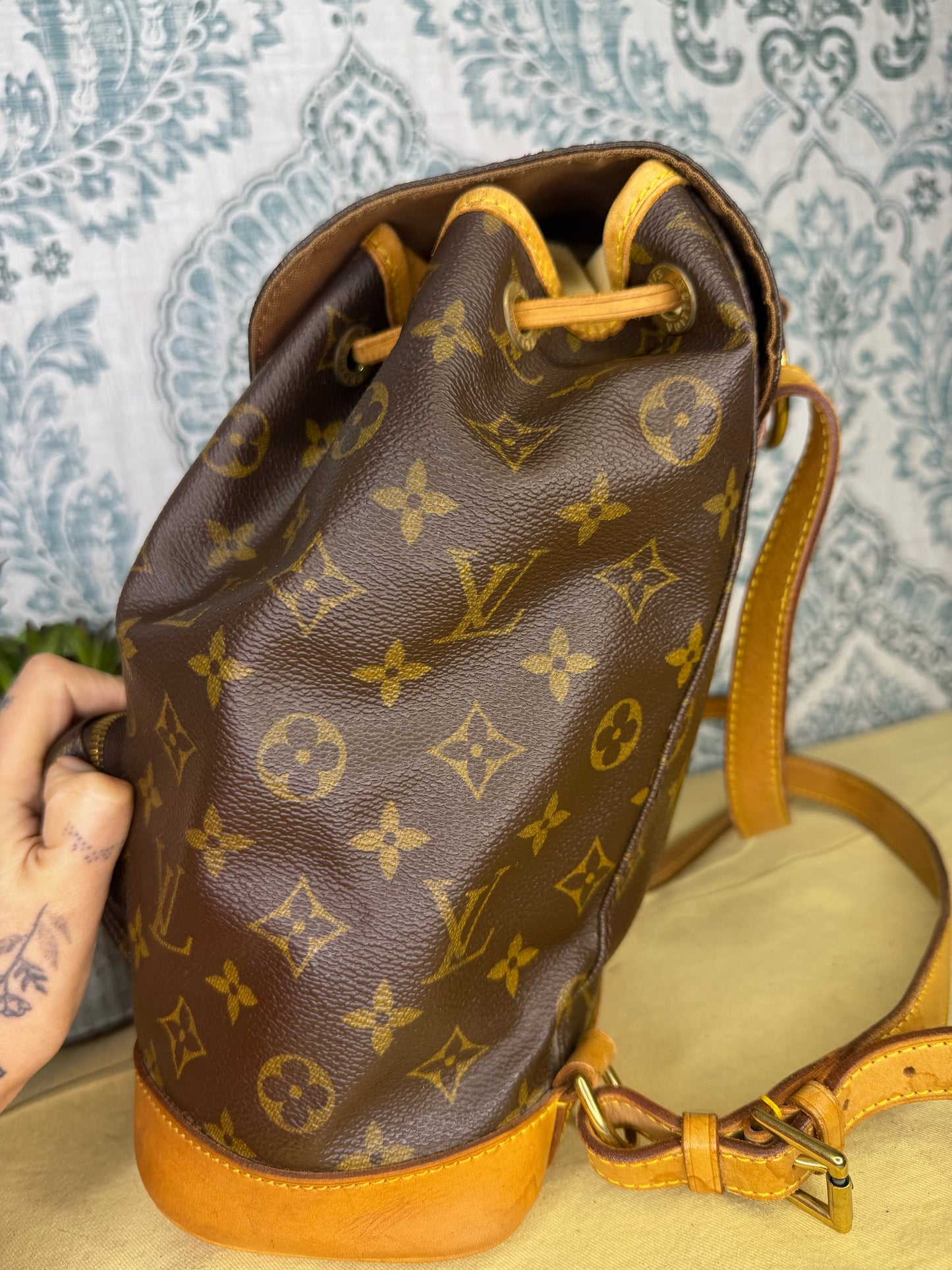 Louis Vuitton Montsouris MM