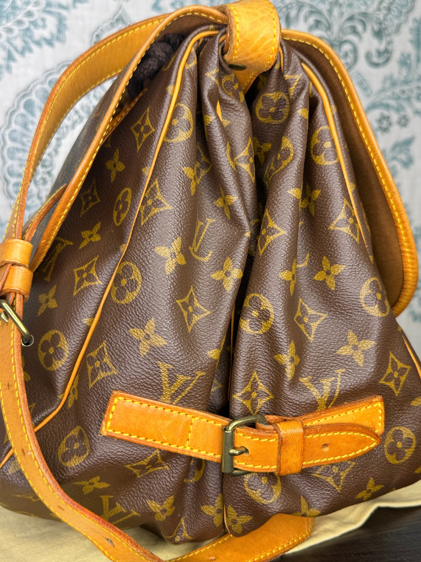 Louis Vuitton Saumur 35