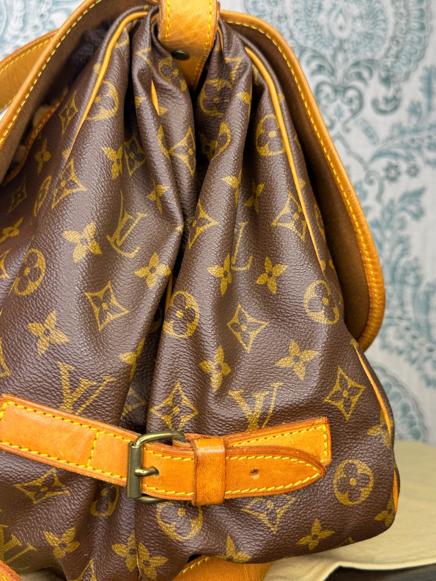 Louis Vuitton Saumur 35