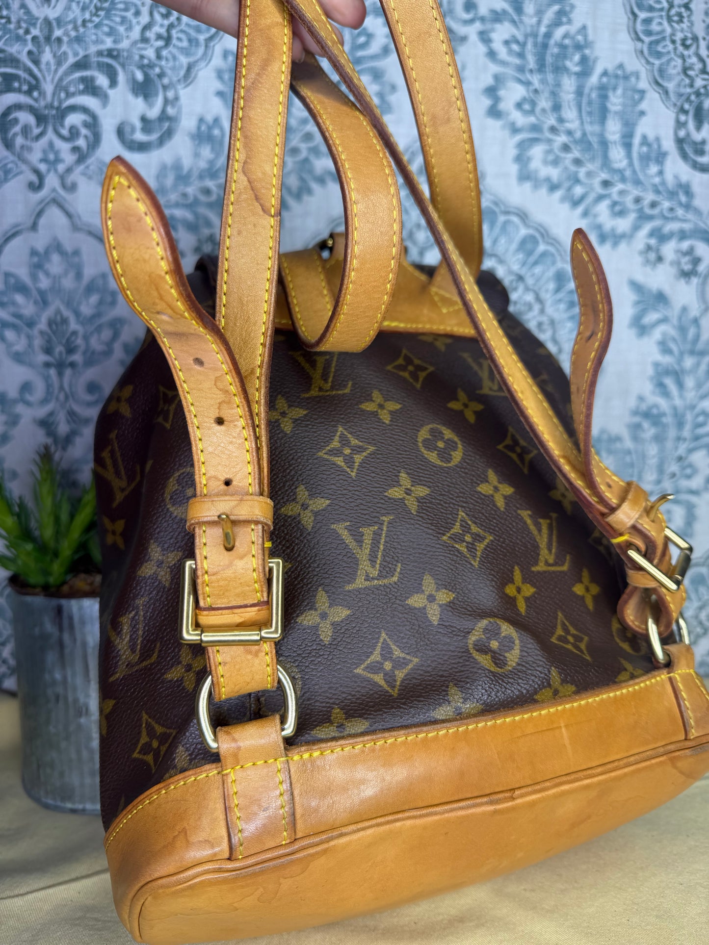Louis Vuitton Montsouris MM