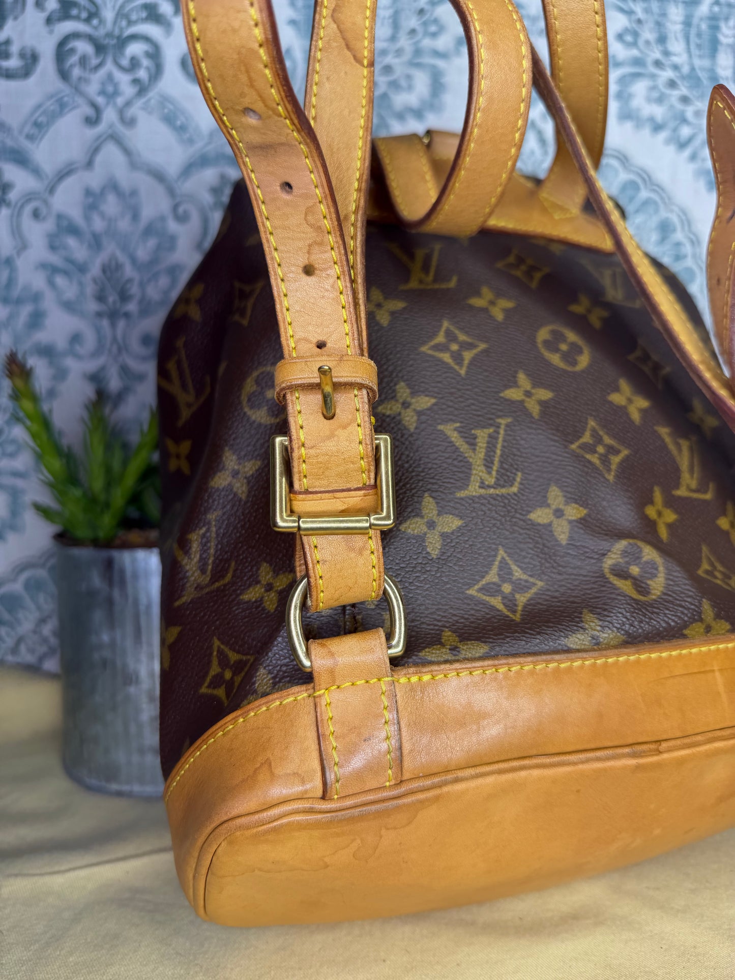 Louis Vuitton Montsouris MM