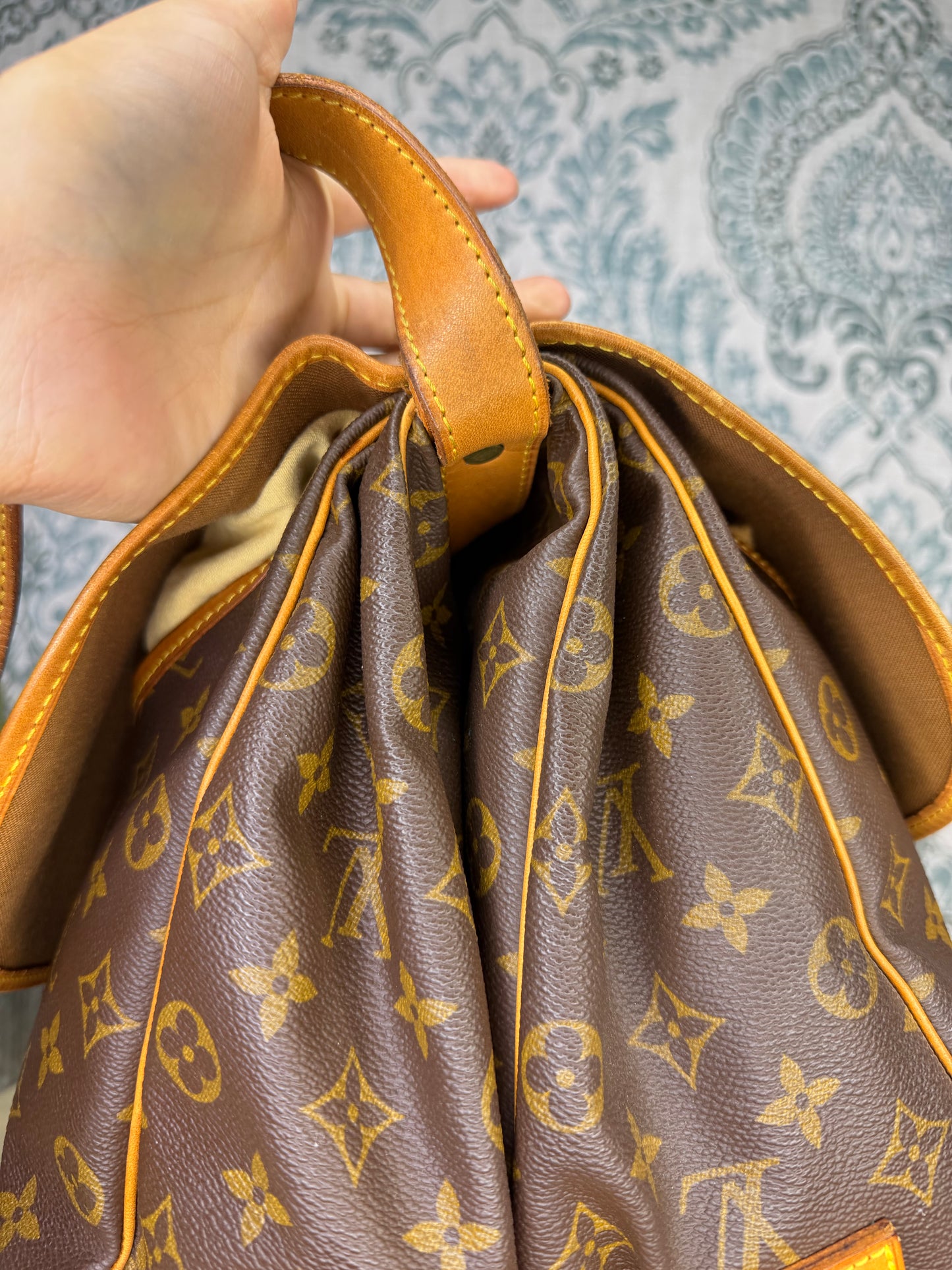 Louis Vuitton Saumur 35