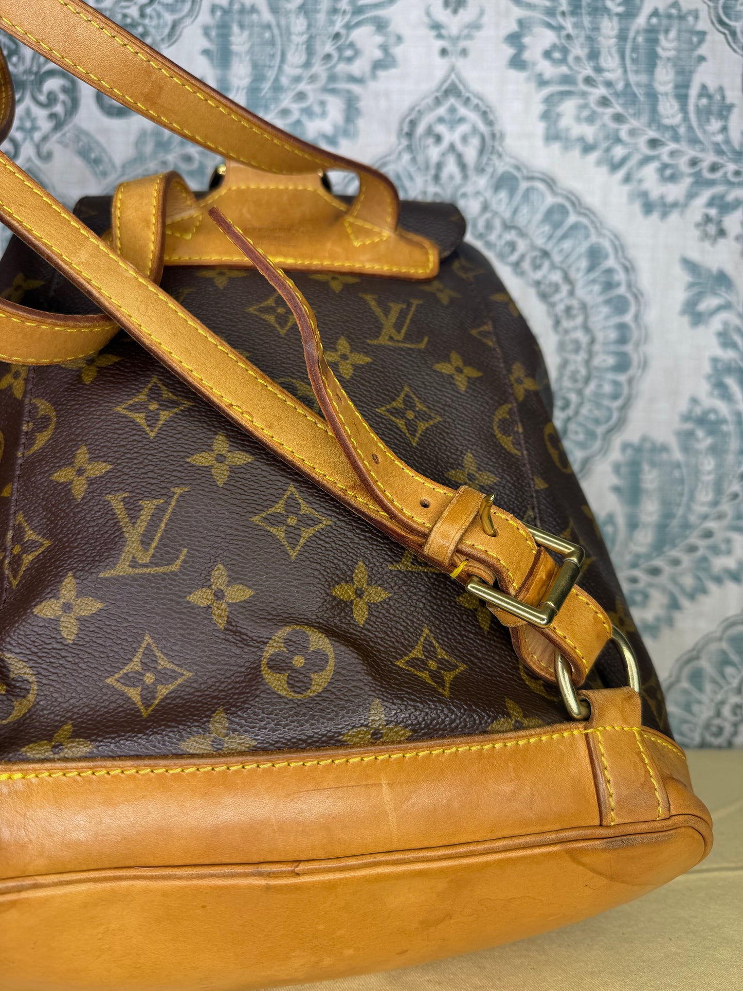 Louis Vuitton Montsouris MM