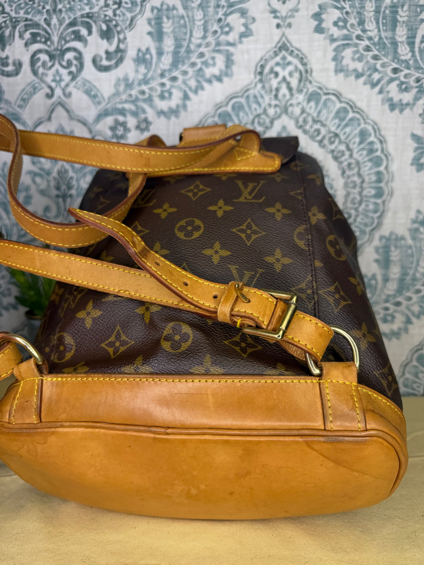 Louis Vuitton Montsouris MM