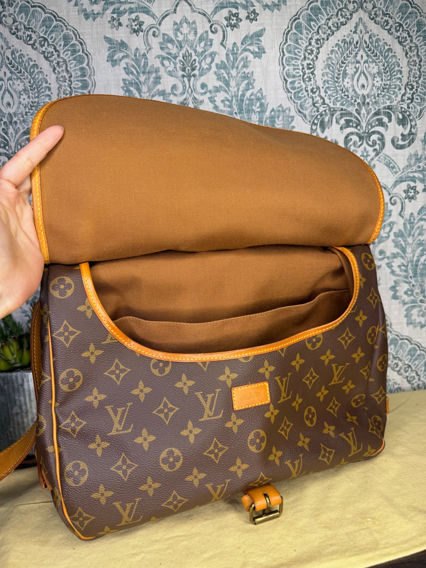 Louis Vuitton Saumur 35