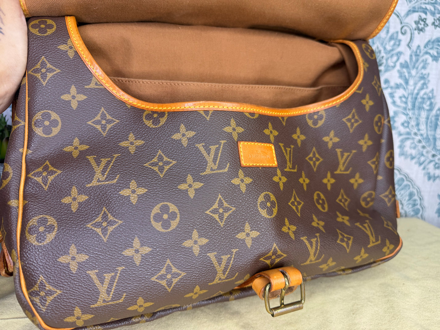 Louis Vuitton Saumur 35