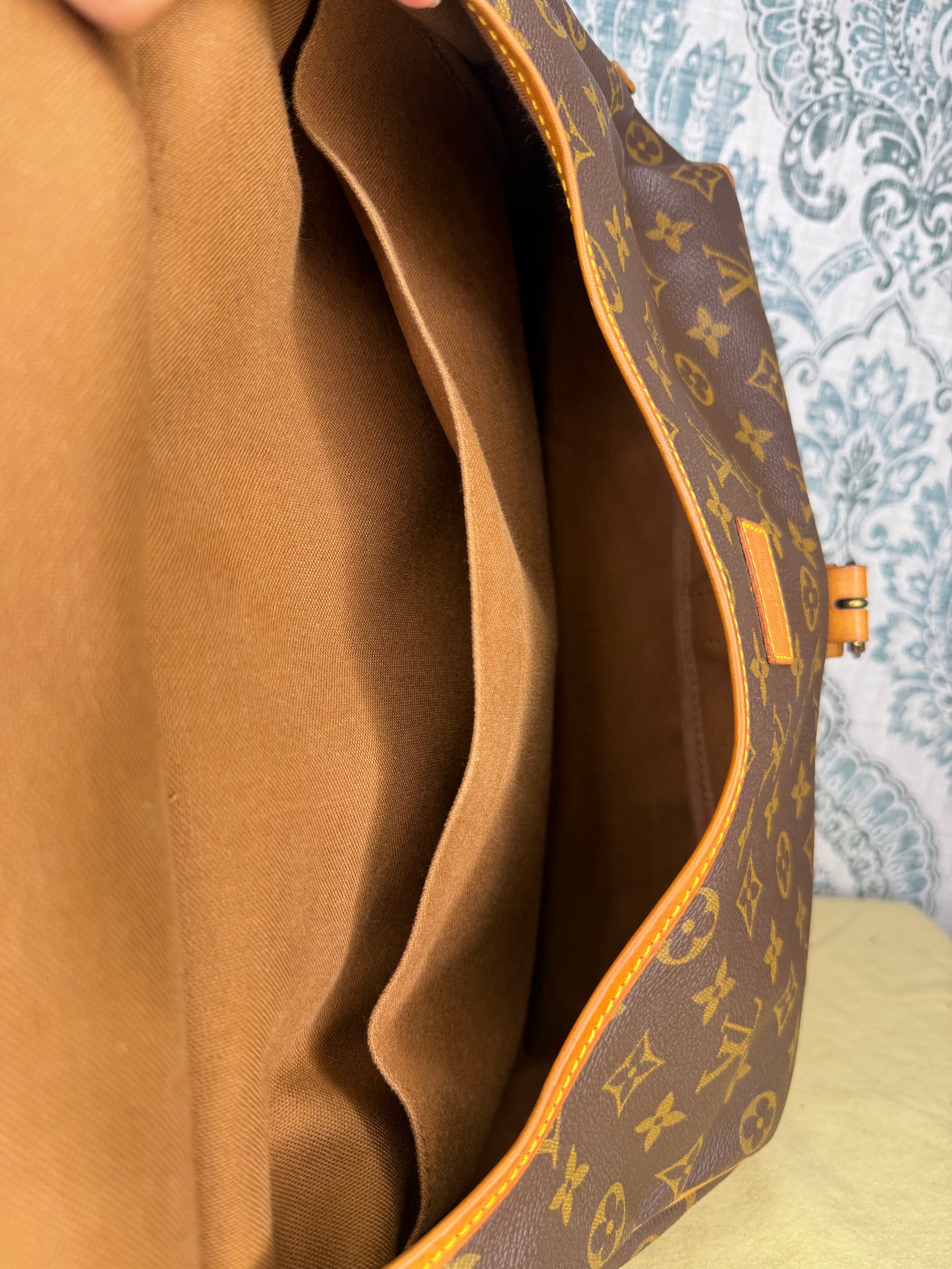Louis Vuitton Saumur 35