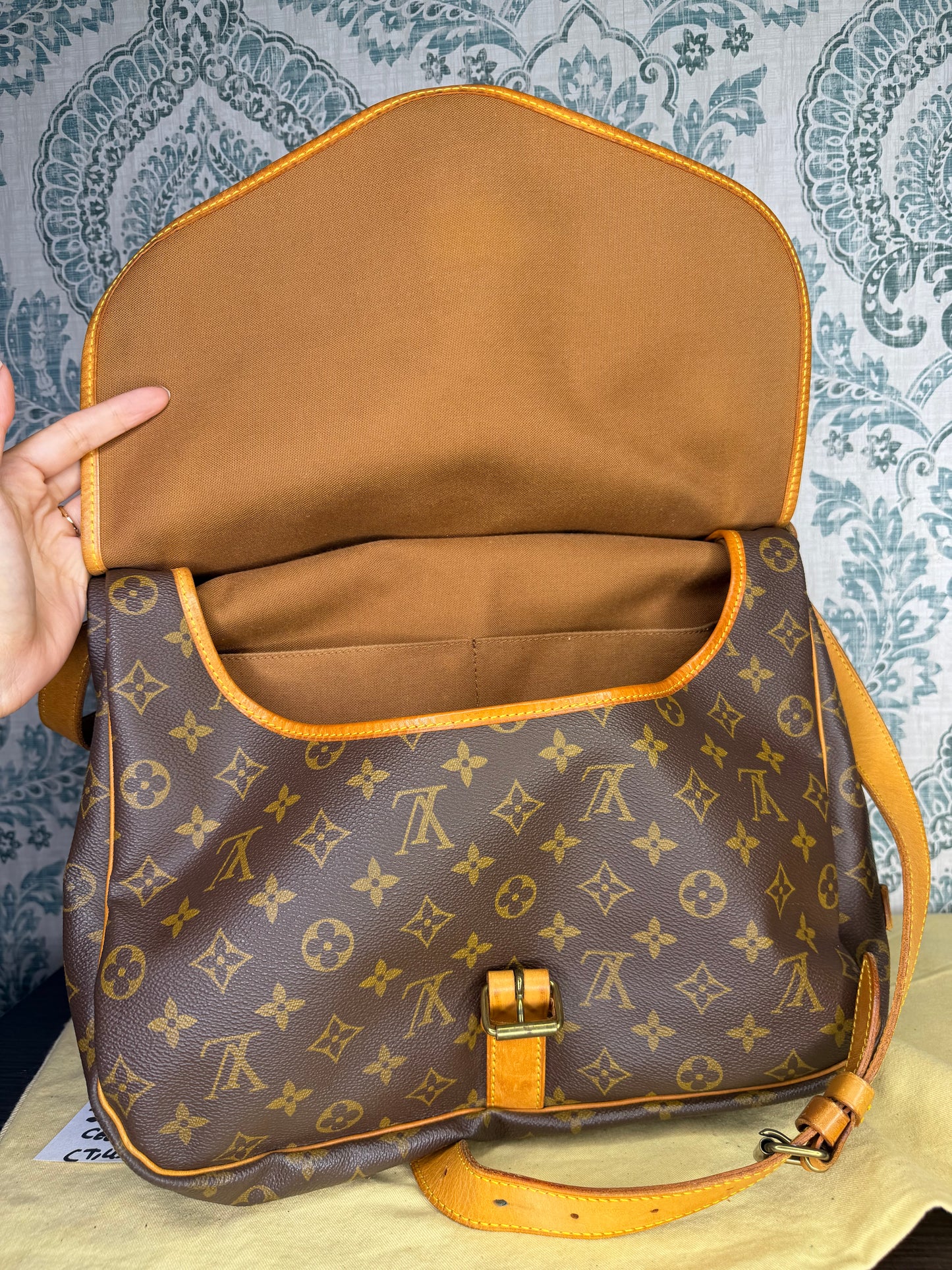 Louis Vuitton Saumur 35