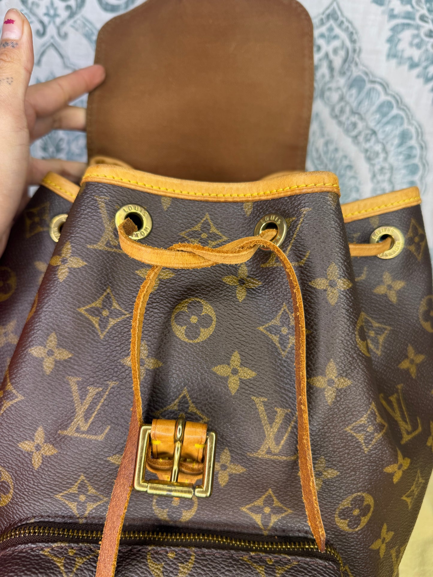 Louis Vuitton Montsouris MM