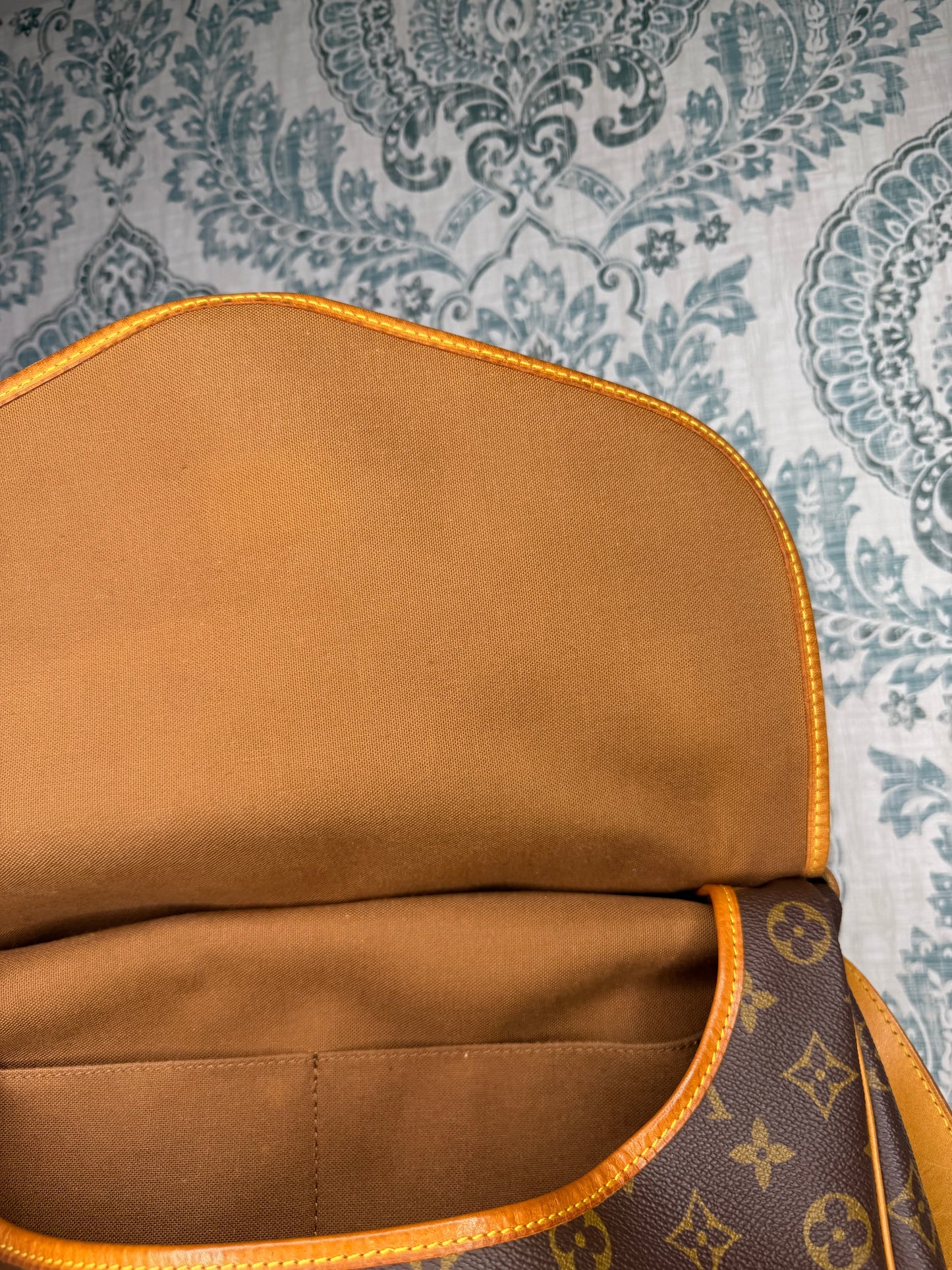 Louis Vuitton Saumur 35